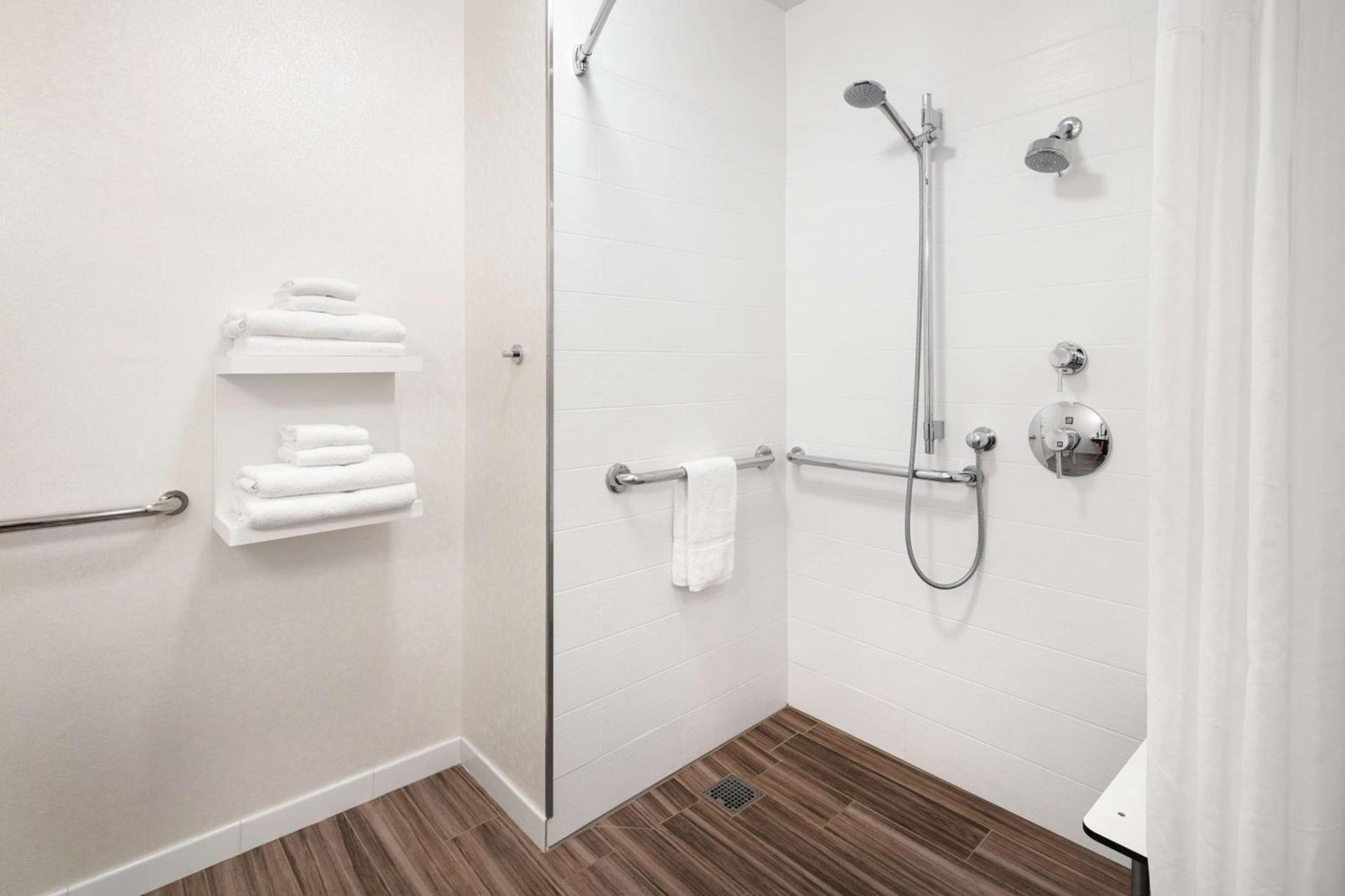 Hampton Inn & Suites Anaheim Garden Grove photo 18