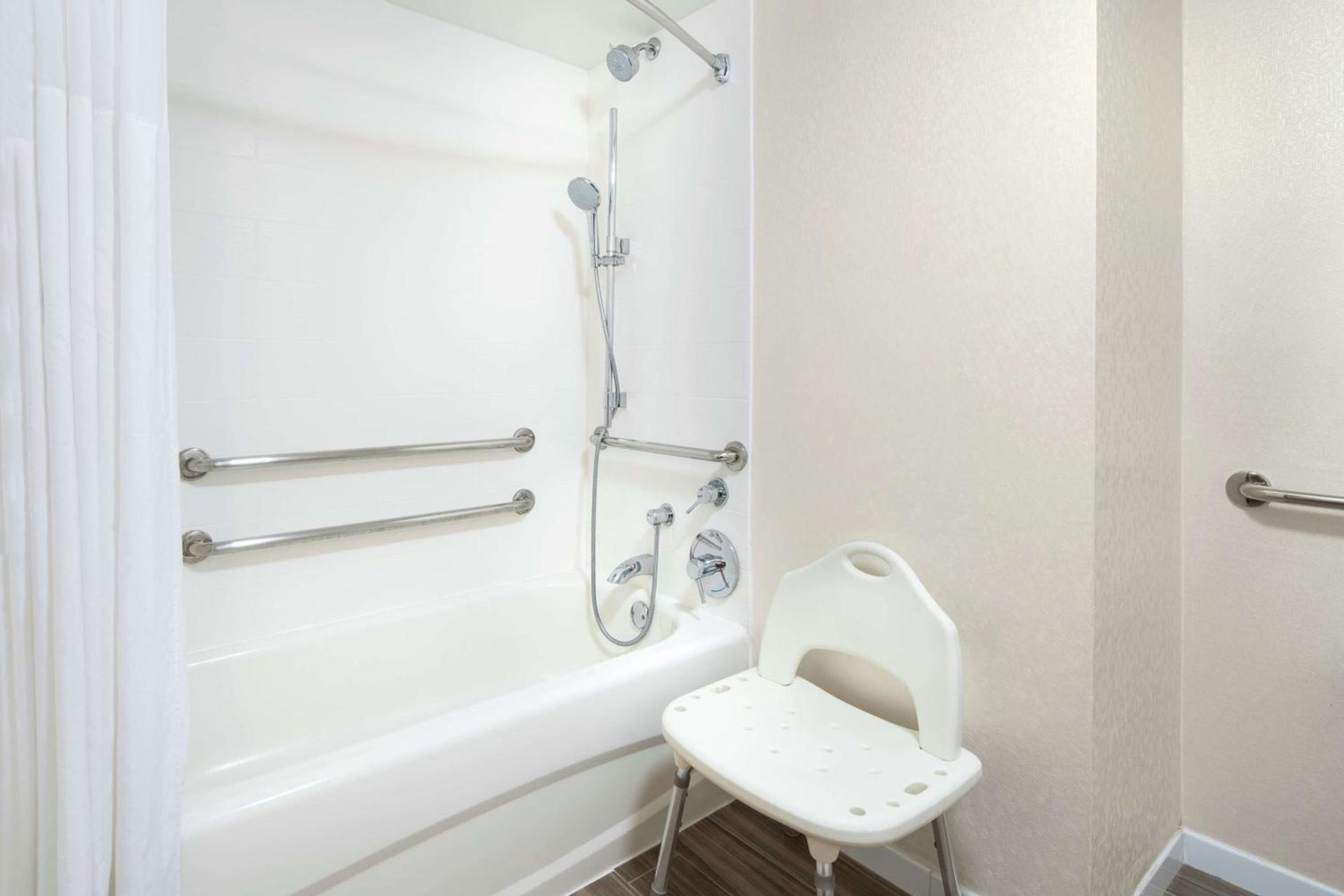 Hampton Inn & Suites Anaheim Garden Grove photo 19