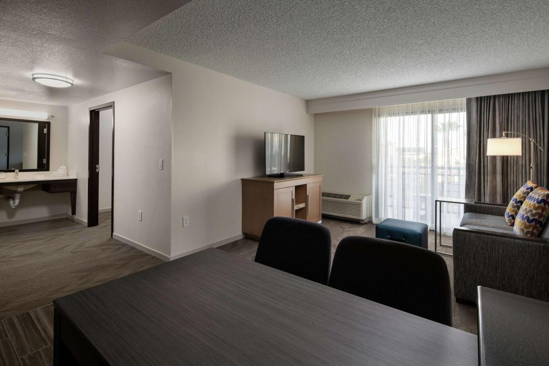Hampton Inn & Suites Anaheim Garden Grove photo 21