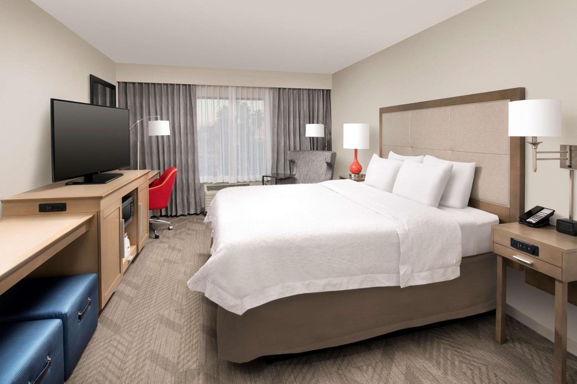 Hampton Inn & Suites Anaheim Garden Grove photo 32