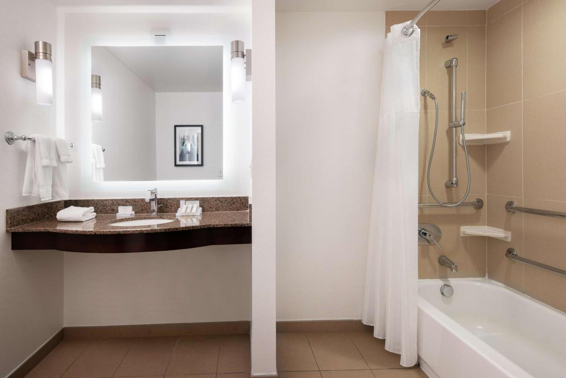 Hilton Garden Inn Denver/Cherry Creek photo 24