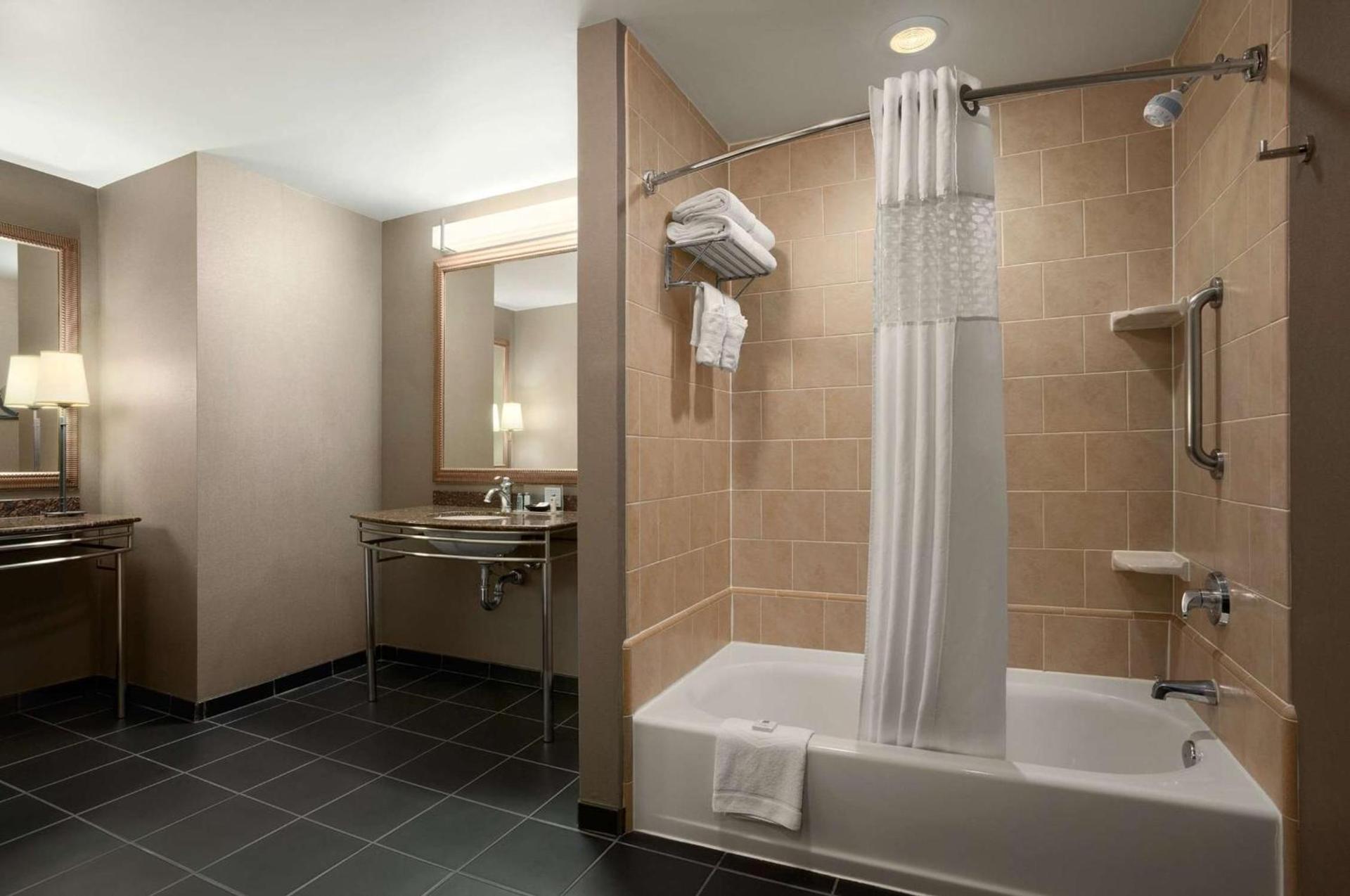 Hampton Inn and Suites Ogden photo 7