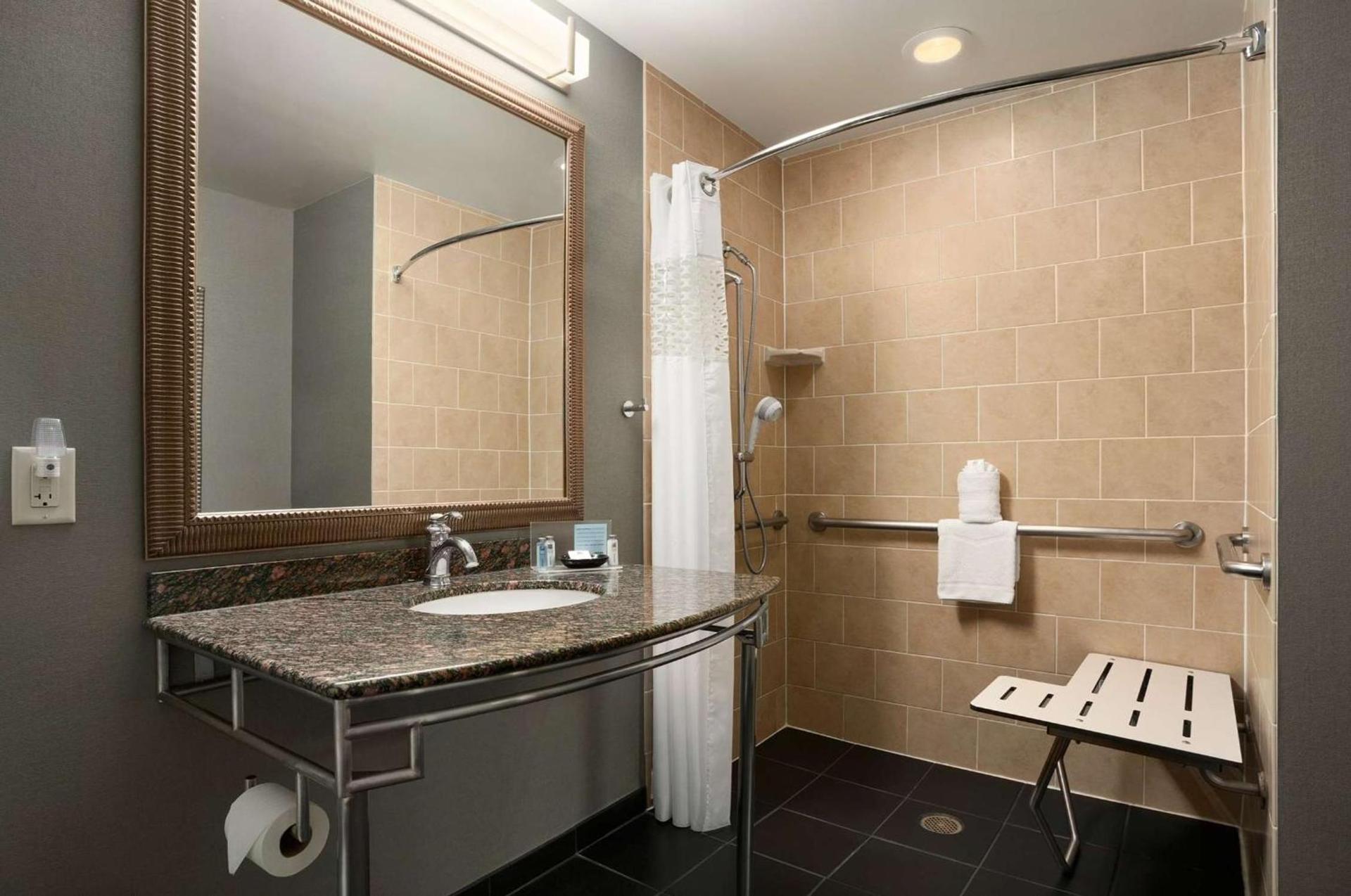 Hampton Inn and Suites Ogden photo 9