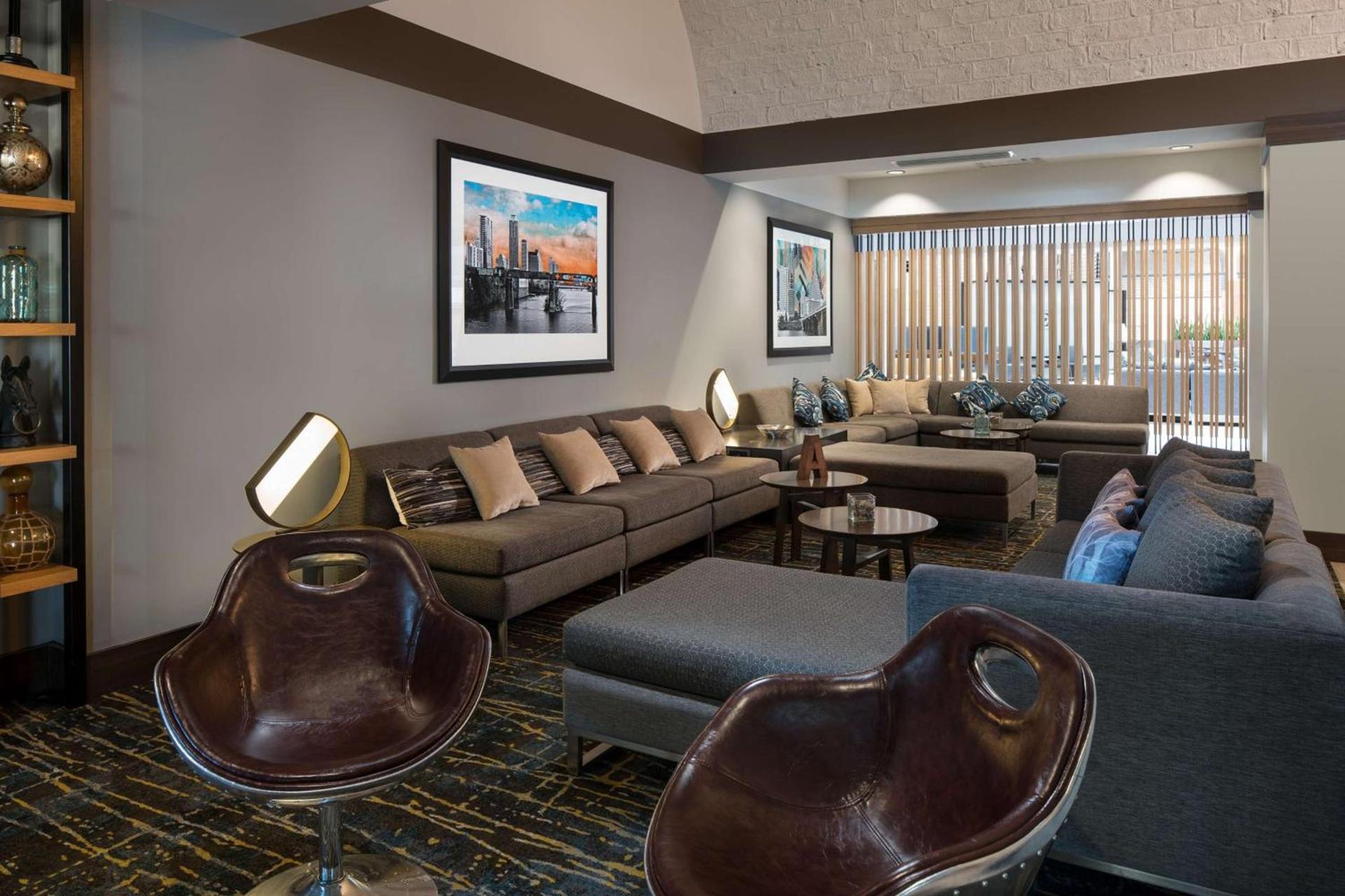 Embassy Suites by Hilton Austin Central photo 4