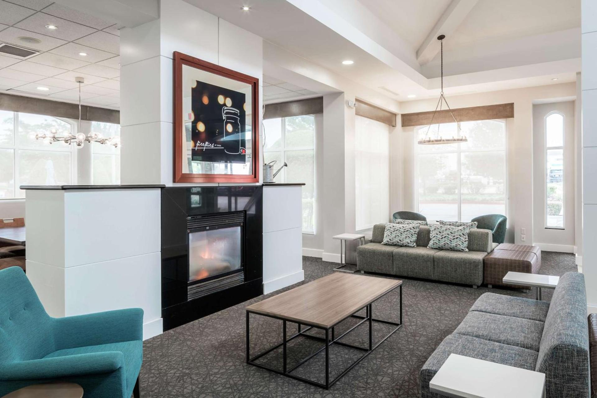Hilton Garden Inn DFW North Grapevine photo 5