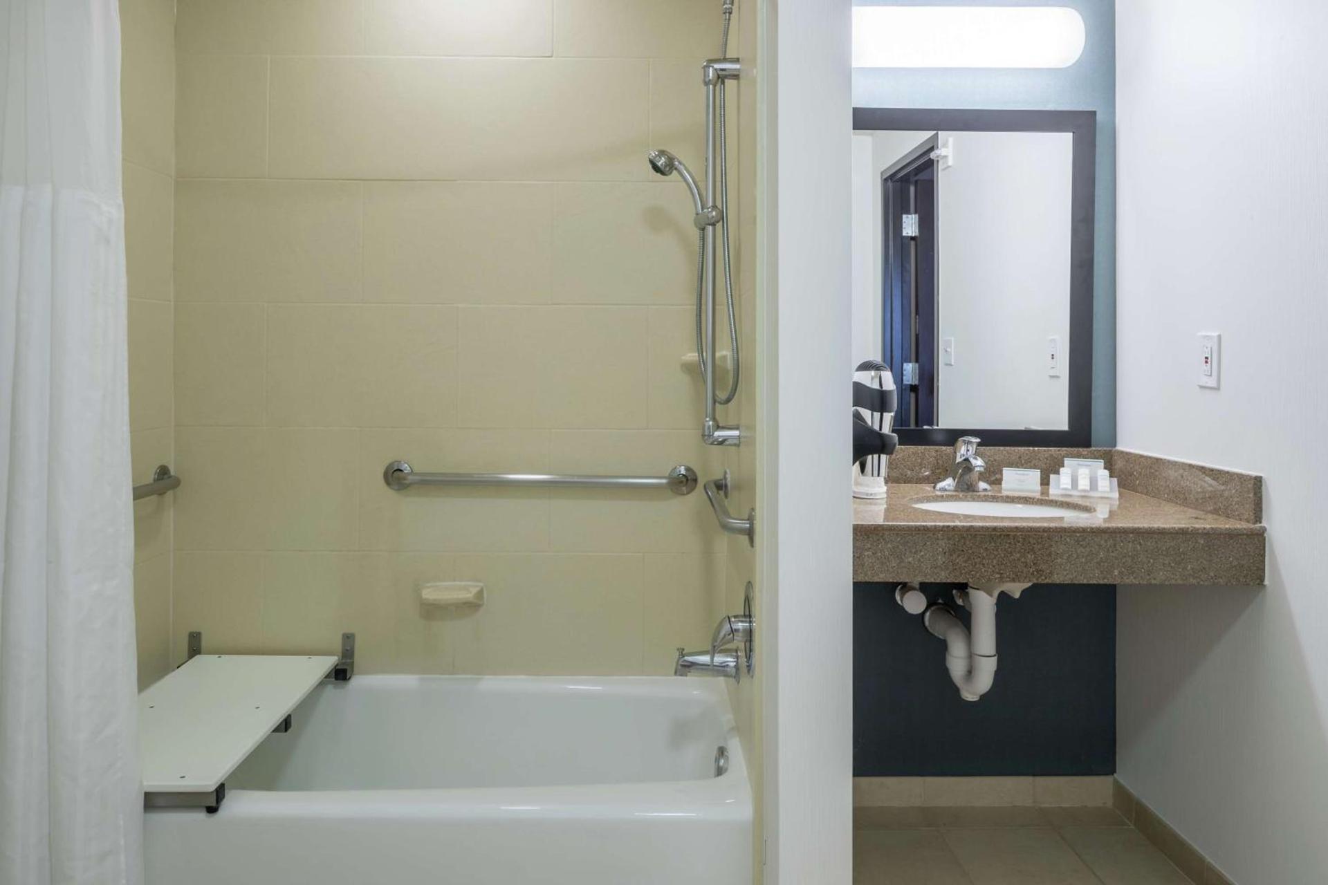 Hilton Garden Inn DFW North Grapevine photo 23