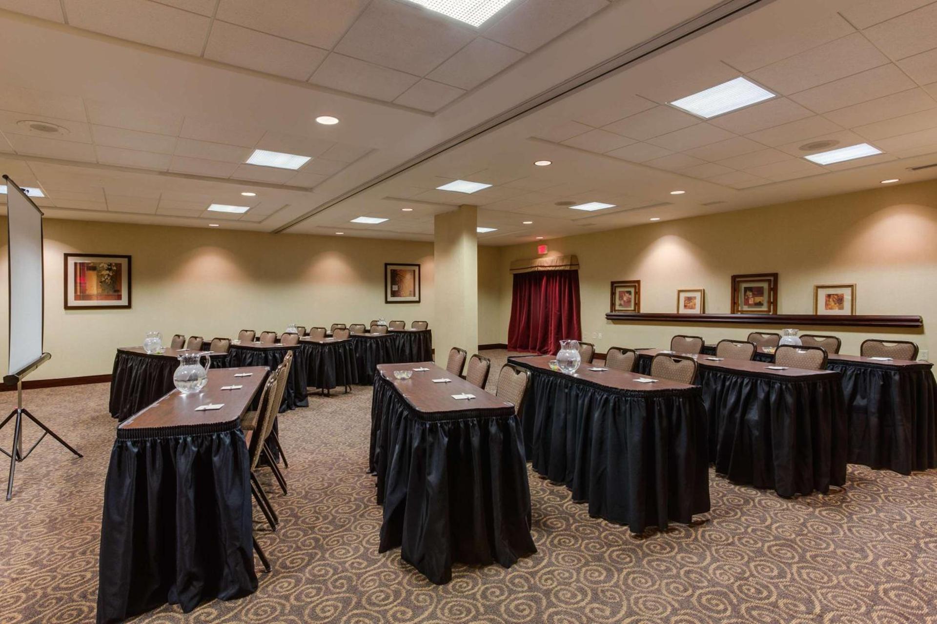 Hampton Inn Bennington photo 28