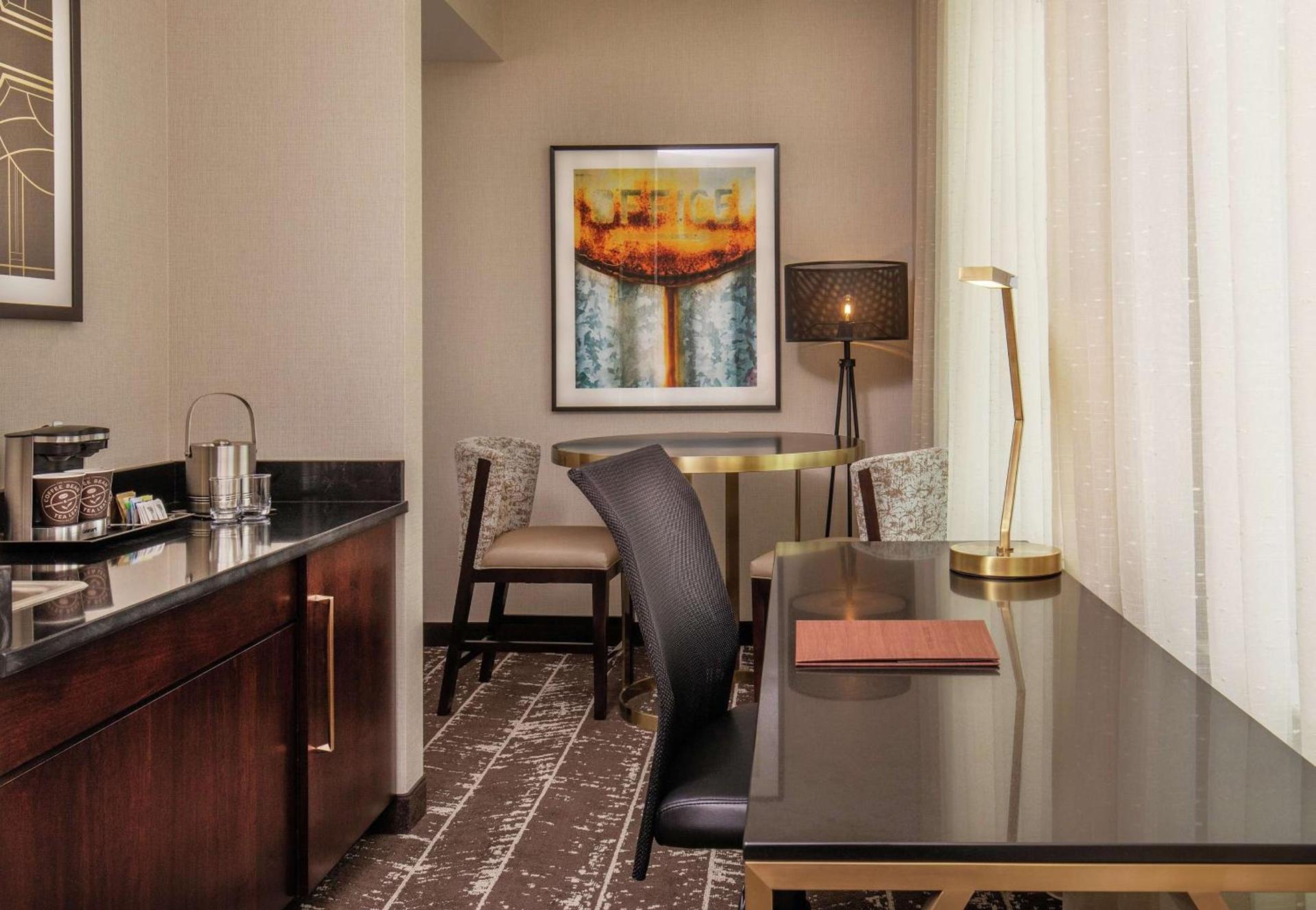Doubletree By Hilton Youngstown Downtown photo 11