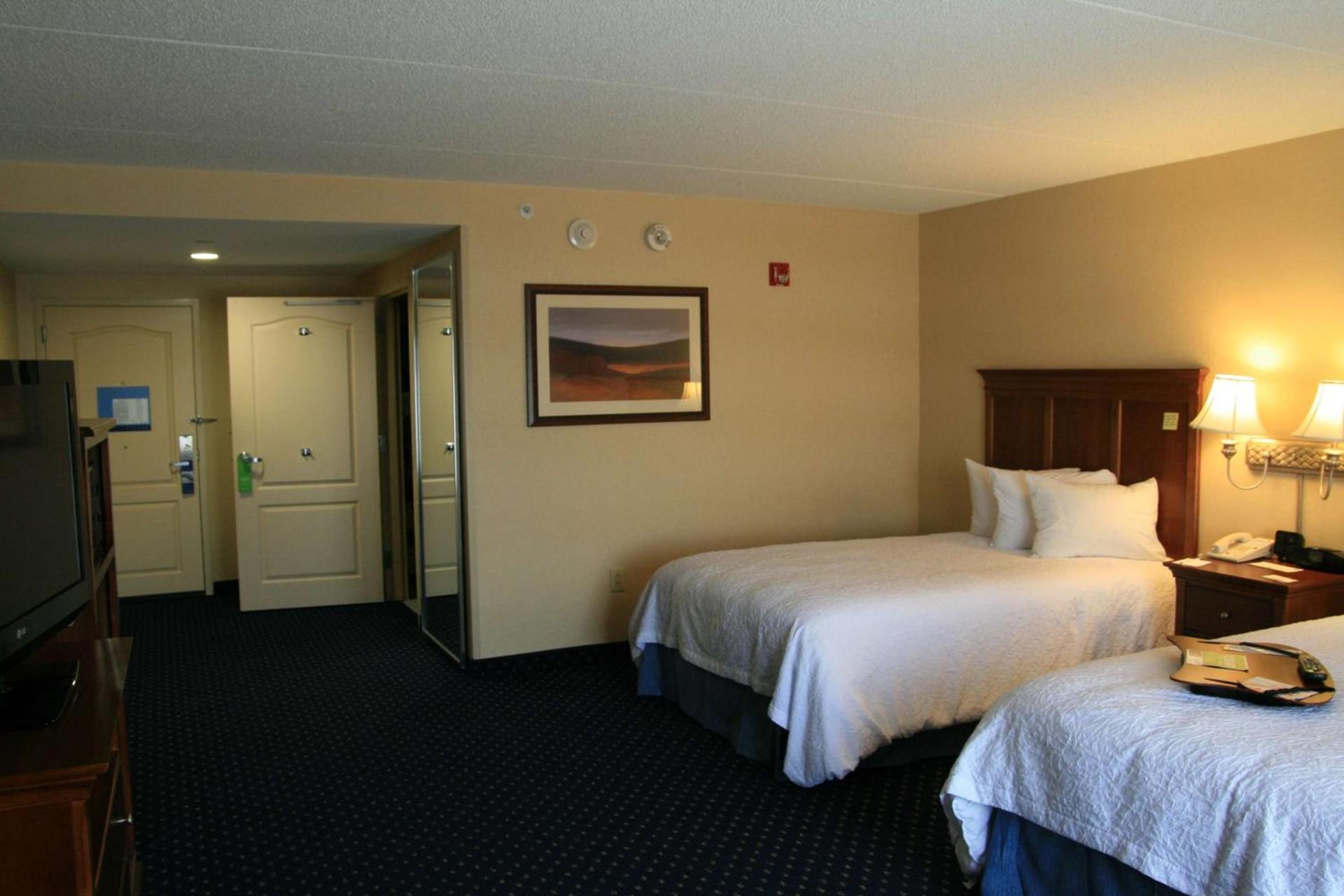Hampton Inn and Suites Fredericksburg South photo 18