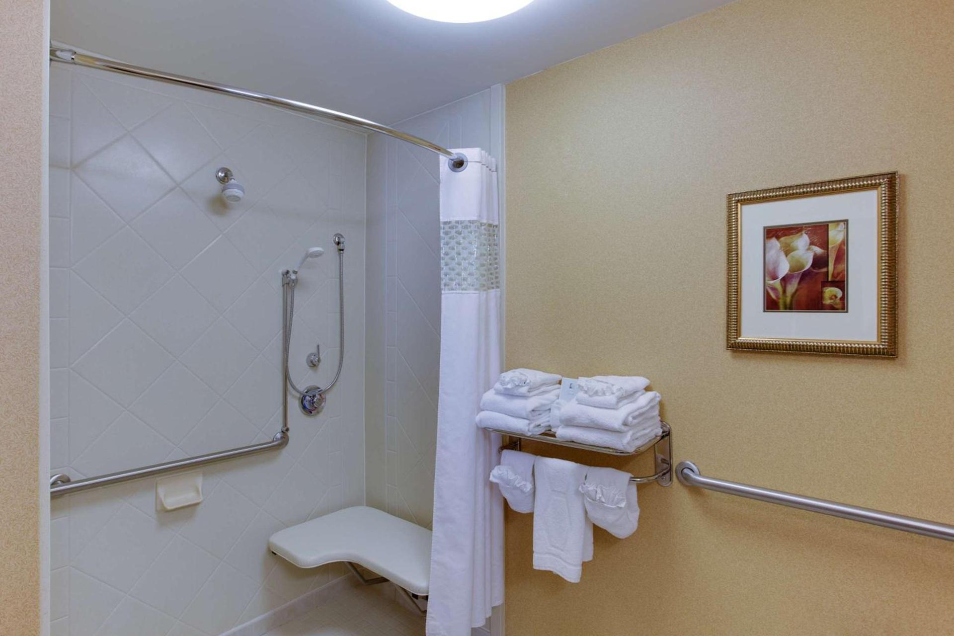 Hampton Inn and Suites Fredericksburg South photo 20