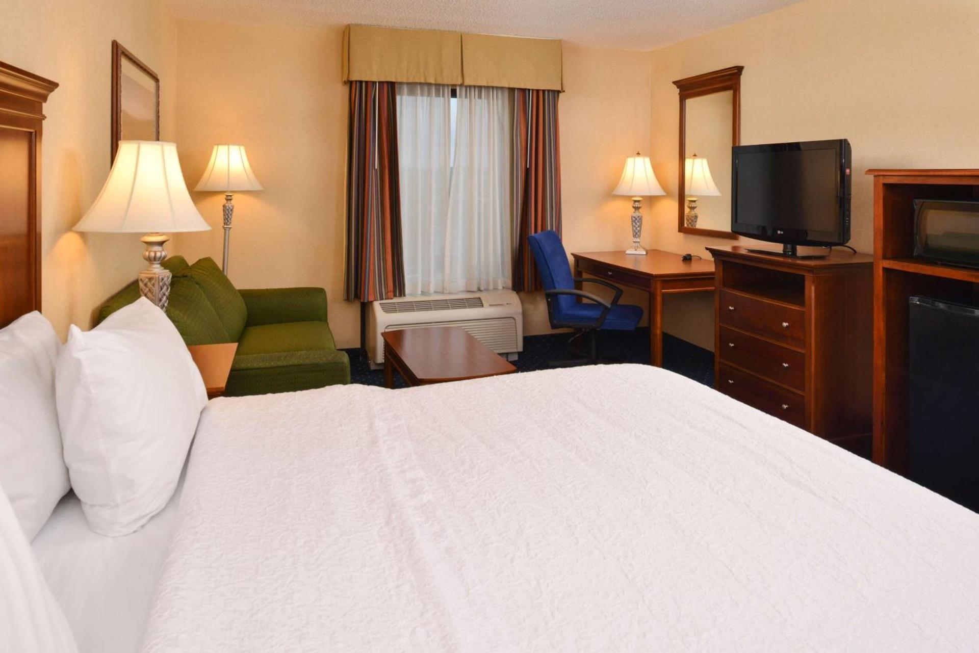 Hampton Inn and Suites Fredericksburg South photo 26