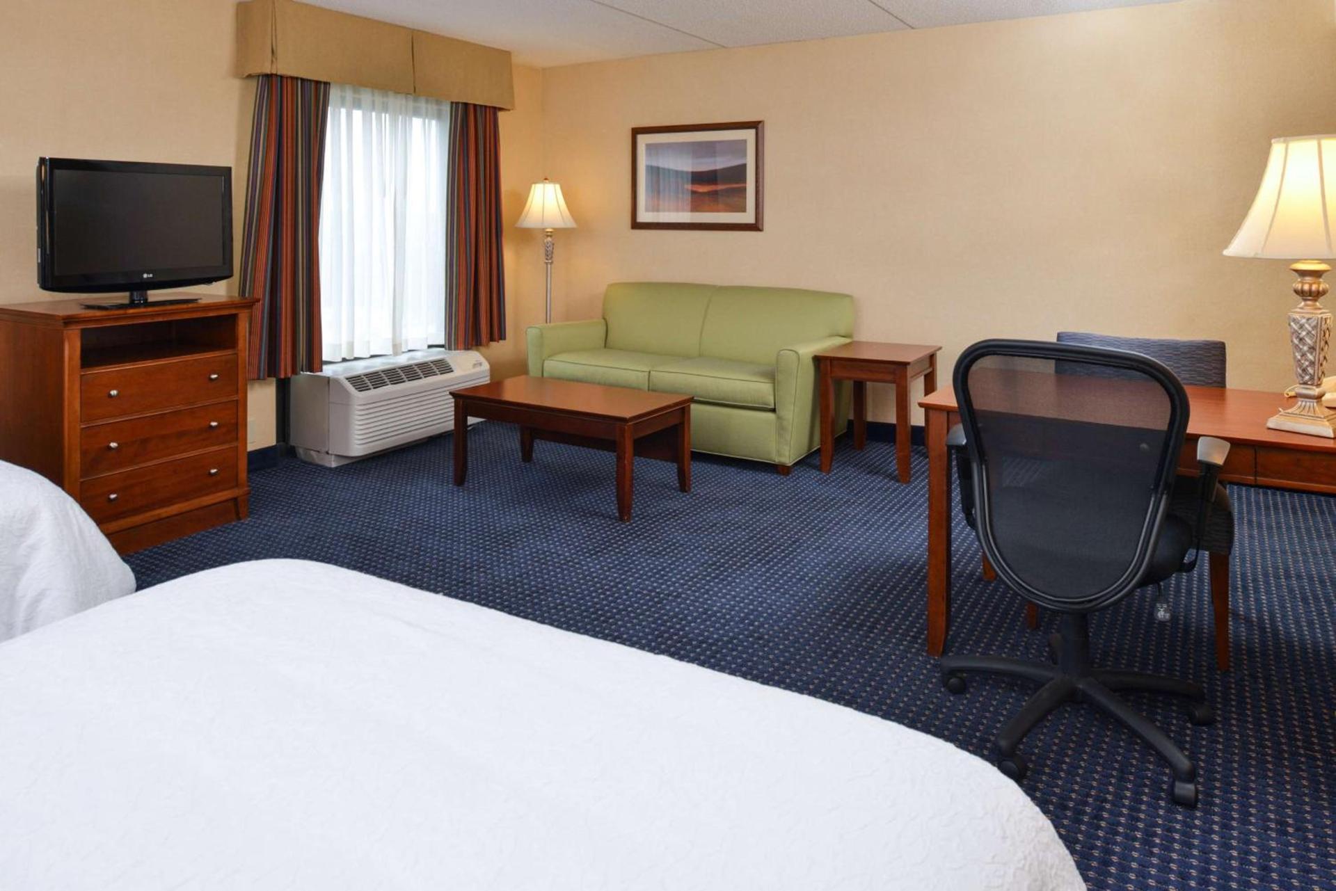 Hampton Inn and Suites Fredericksburg South photo 30