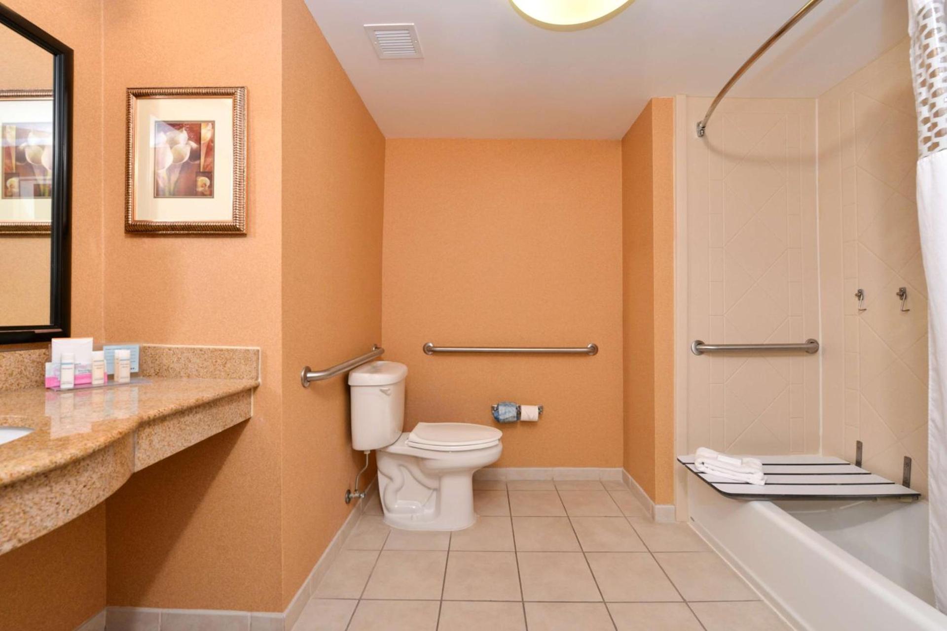 Hampton Inn and Suites Fredericksburg South photo 32