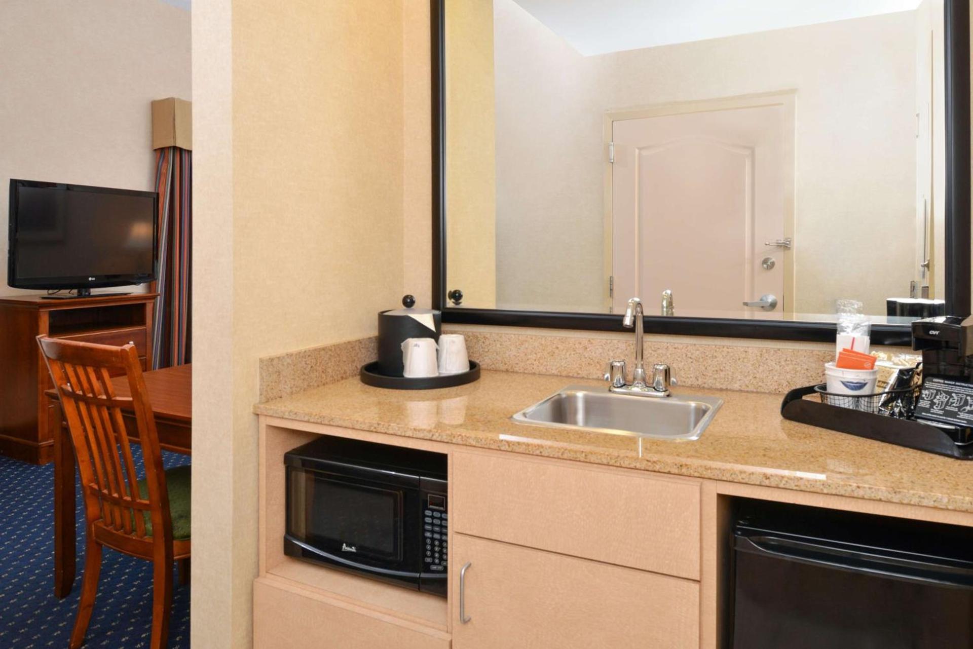 Hampton Inn and Suites Fredericksburg South photo 46