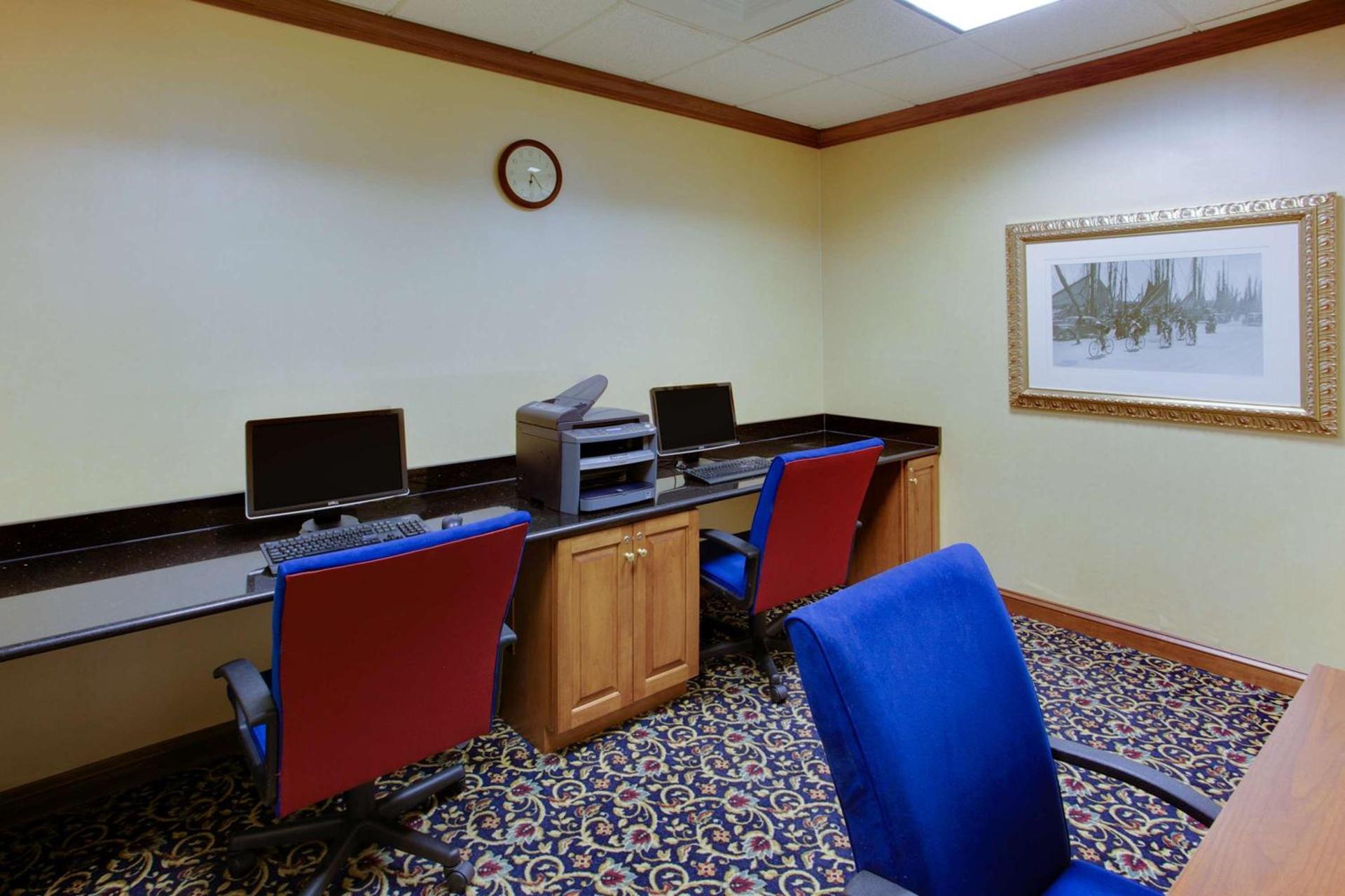 Hampton Inn and Suites Fredericksburg South photo 47