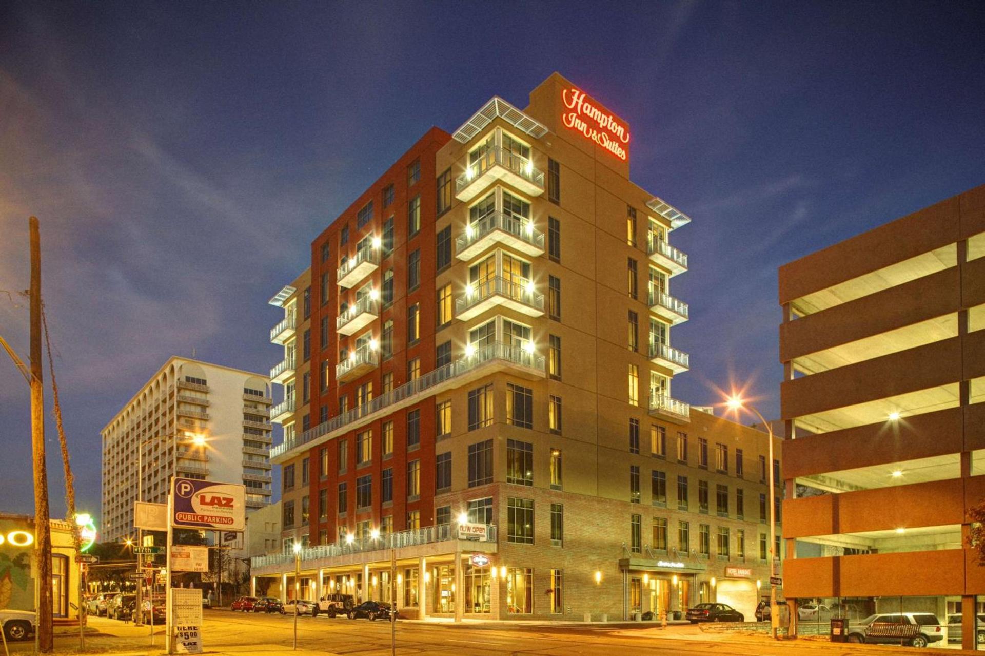 Hampton Inn and Suites Austin University Capitol photo 2