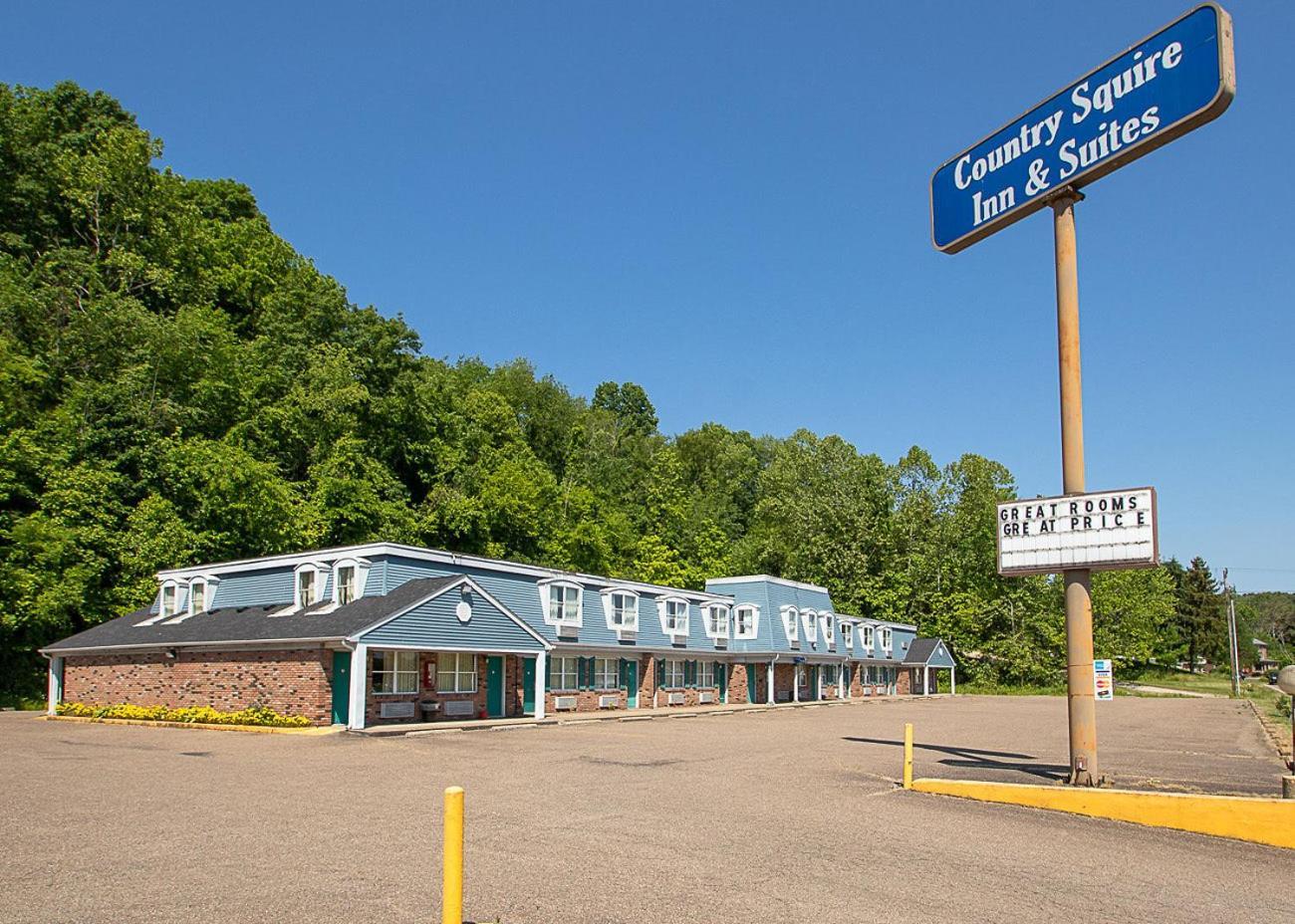 Country Squire inn and suites photo 2