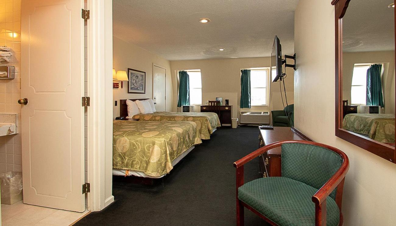 Country Squire inn and suites photo 4