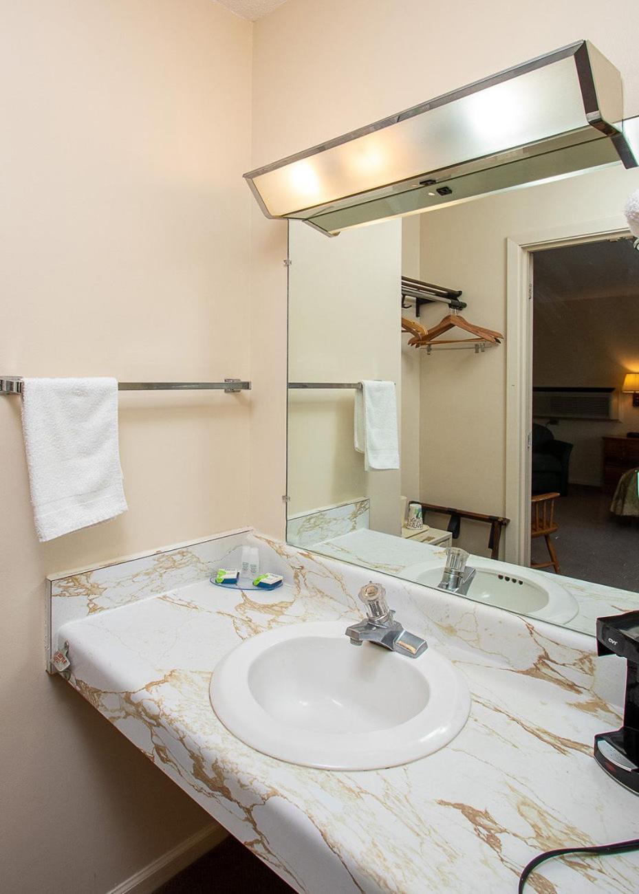 Country Squire inn and suites photo 6
