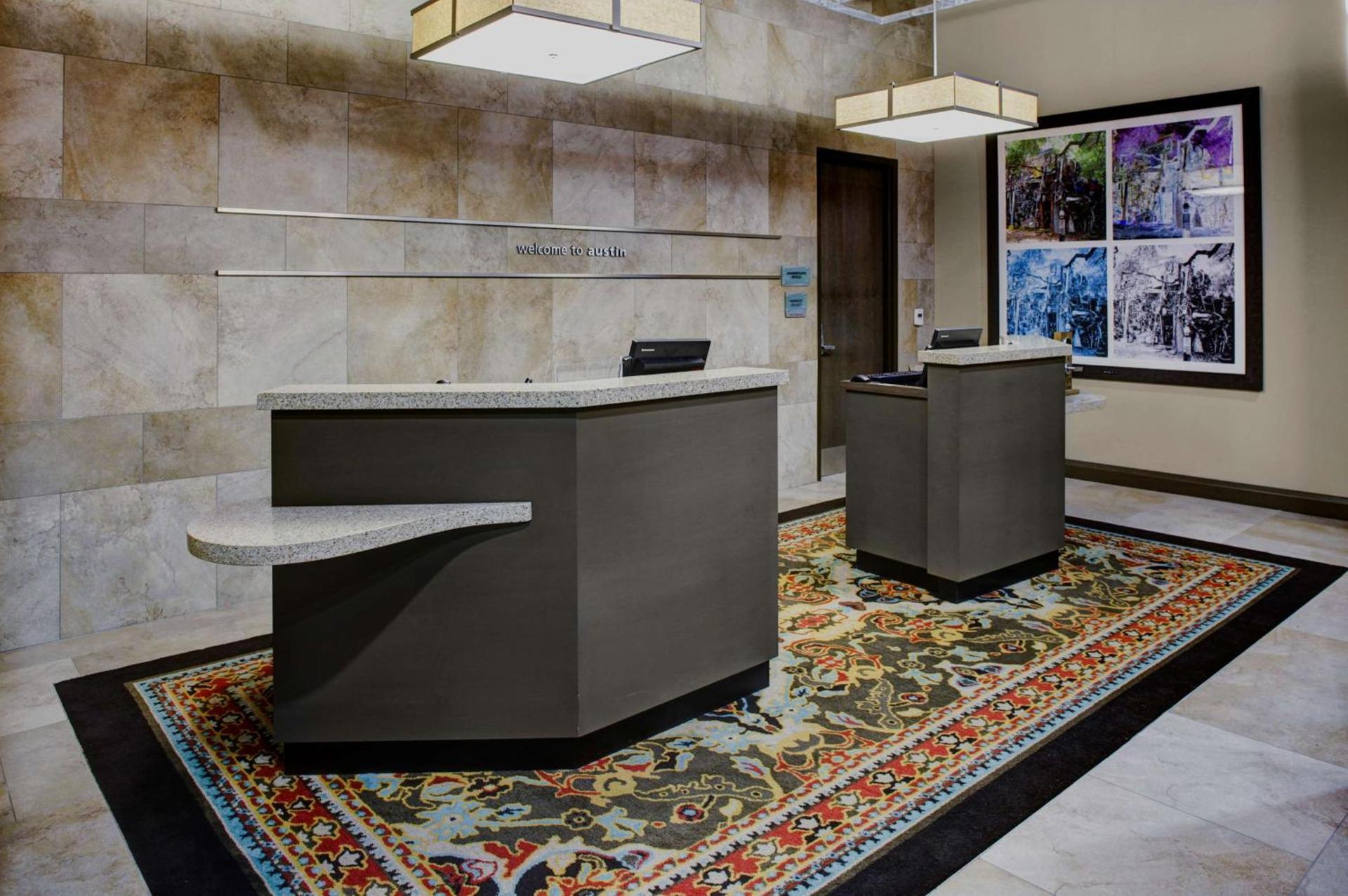 Hampton Inn and Suites Austin University Capitol photo 7