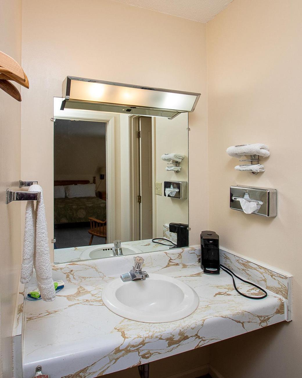Country Squire inn and suites photo 10
