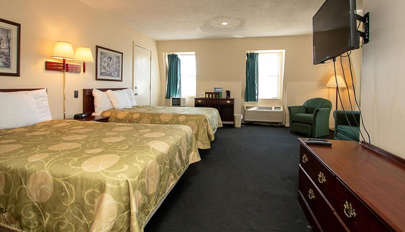 Country Squire inn and suites photo 13