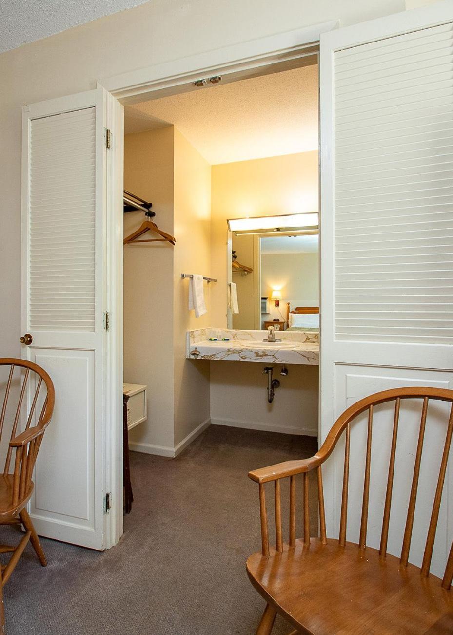 Country Squire inn and suites photo 14