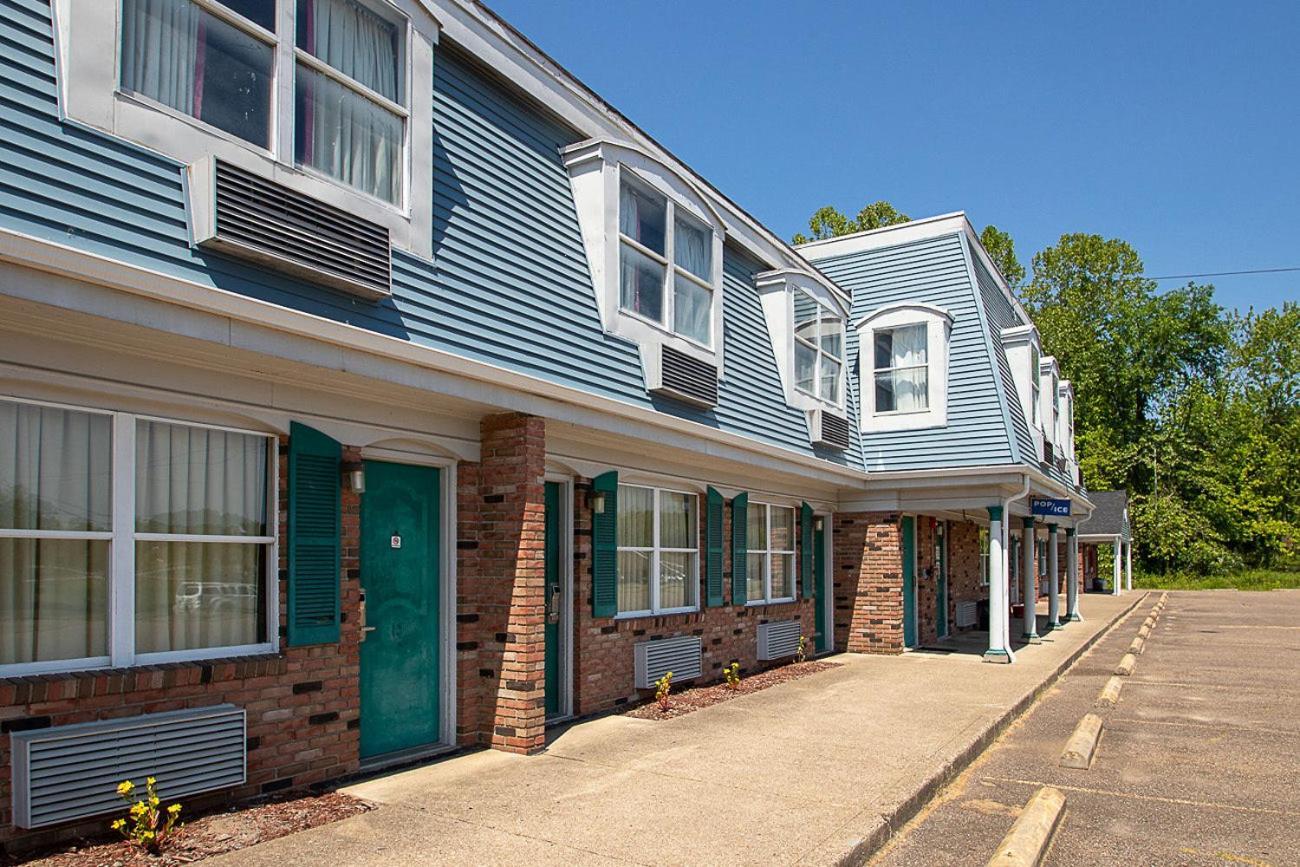 Country Squire inn and suites photo 17