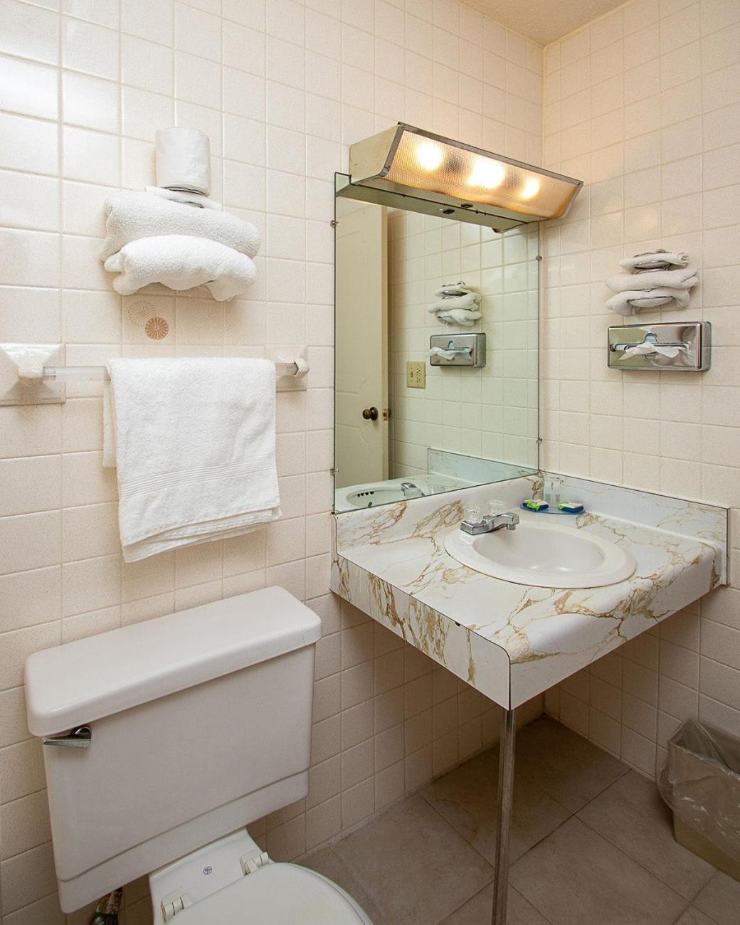 Country Squire inn and suites photo 19