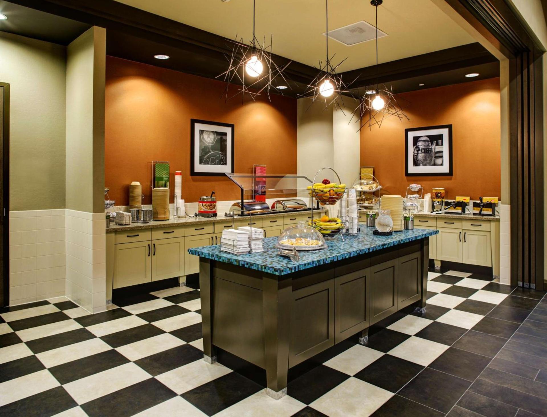 Hampton Inn and Suites Austin University Capitol photo 12