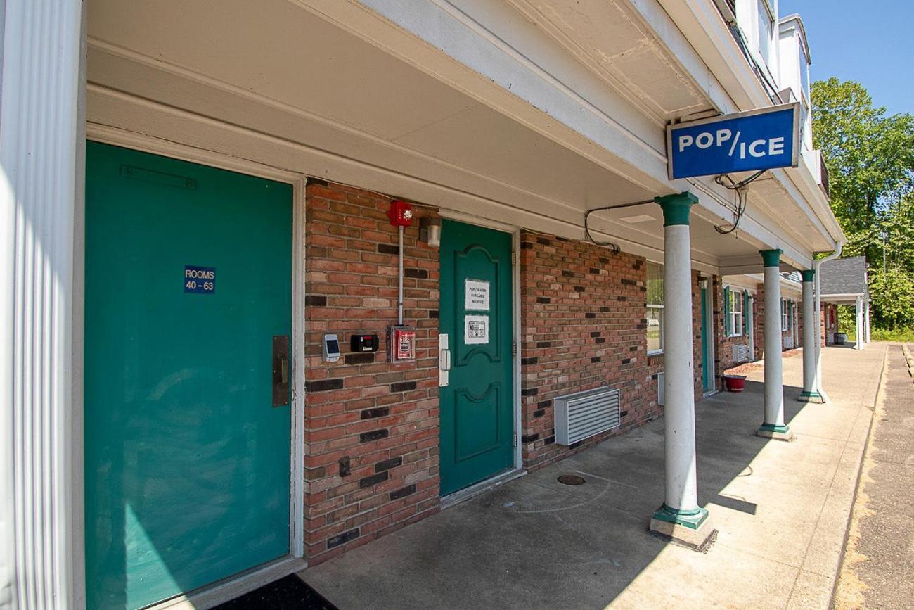 Country Squire inn and suites photo 21