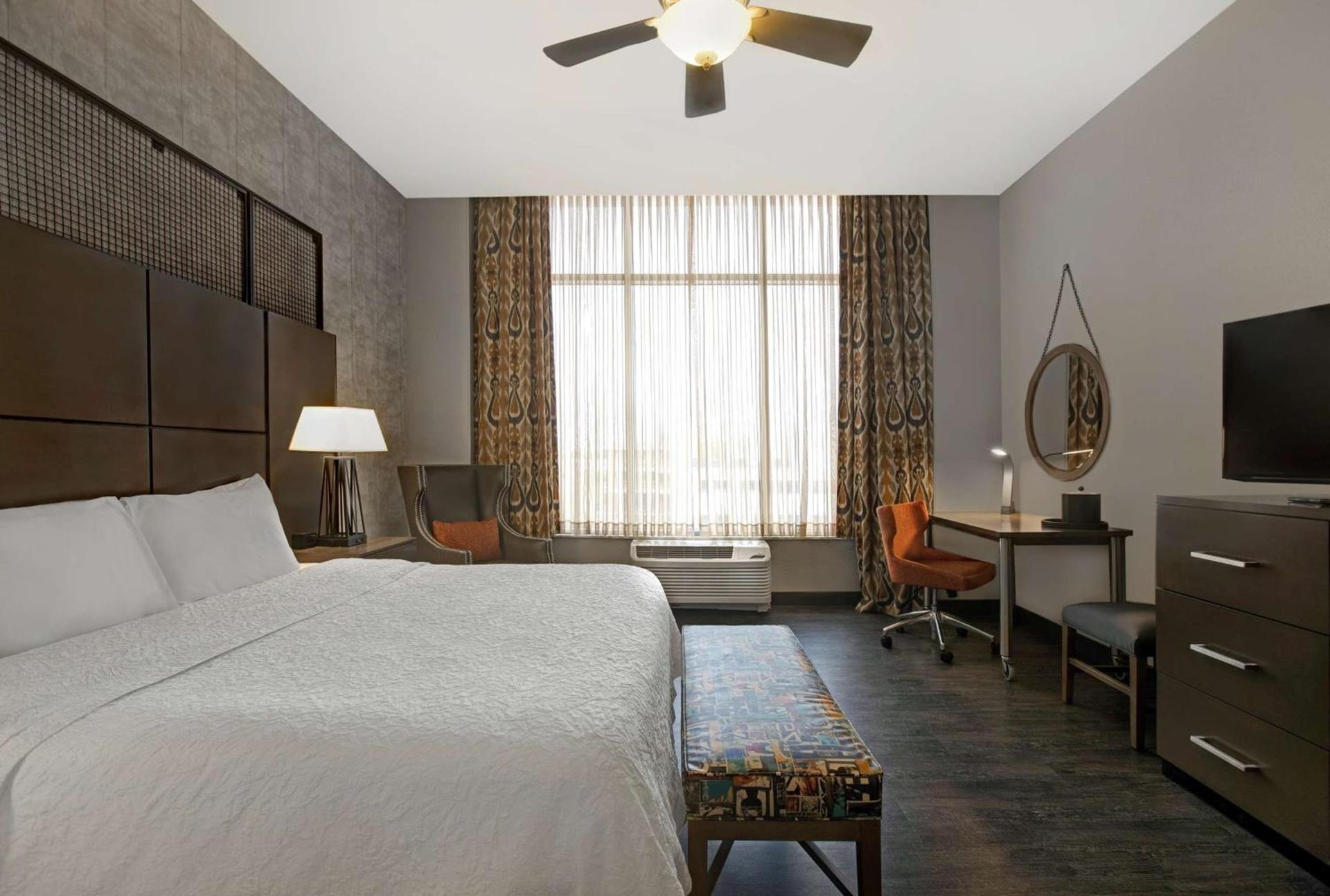 Hampton Inn and Suites Austin University Capitol photo 14