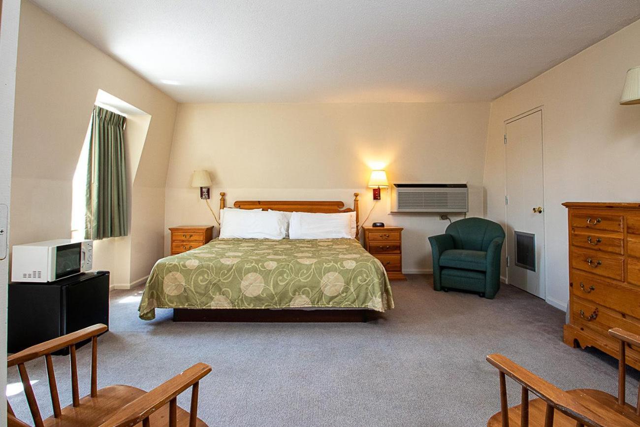 Country Squire inn and suites photo 23