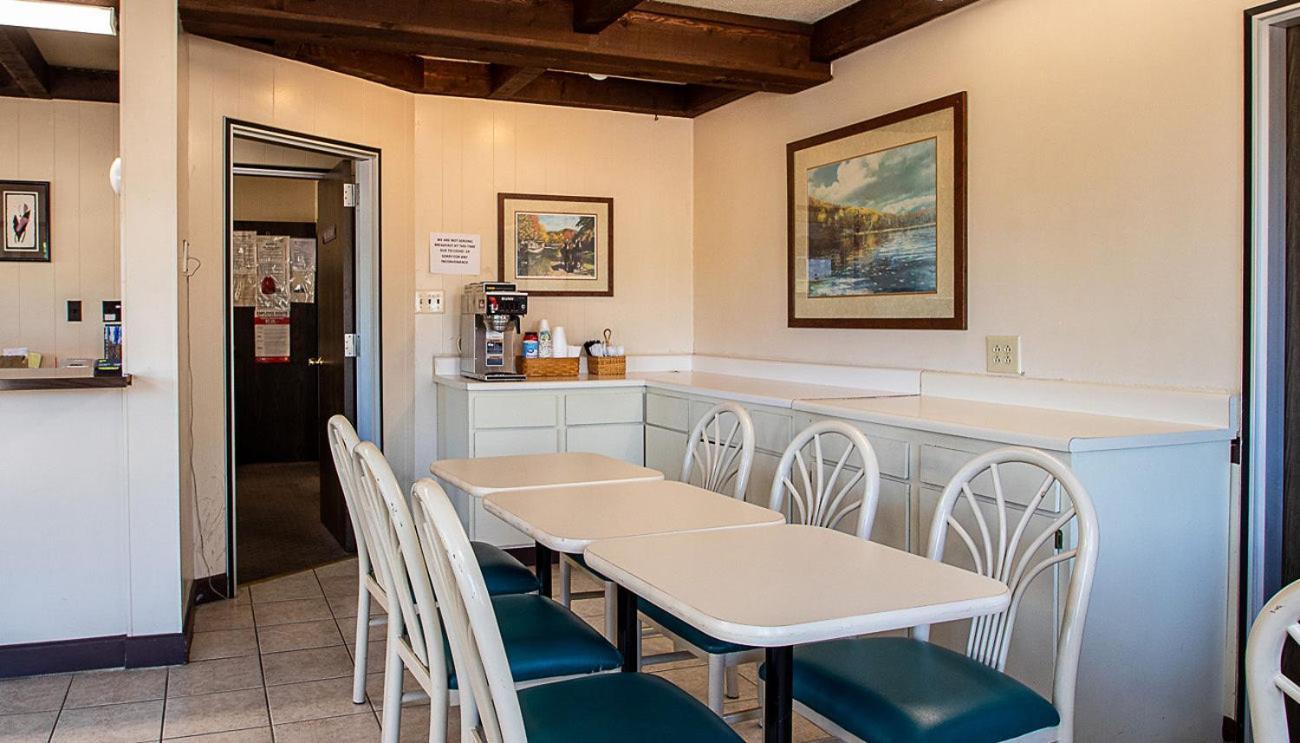 Country Squire inn and suites photo 28