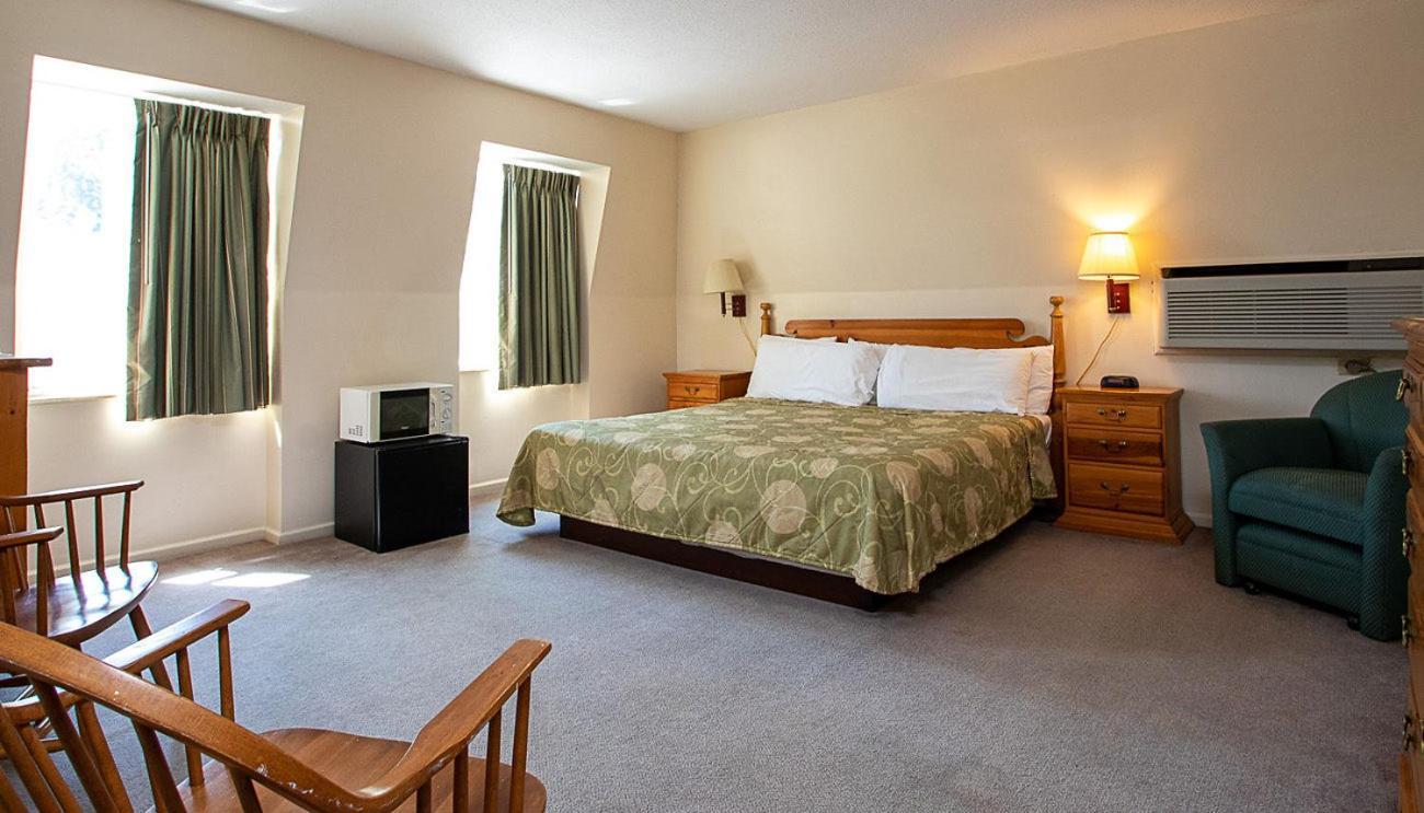 Country Squire inn and suites photo 29