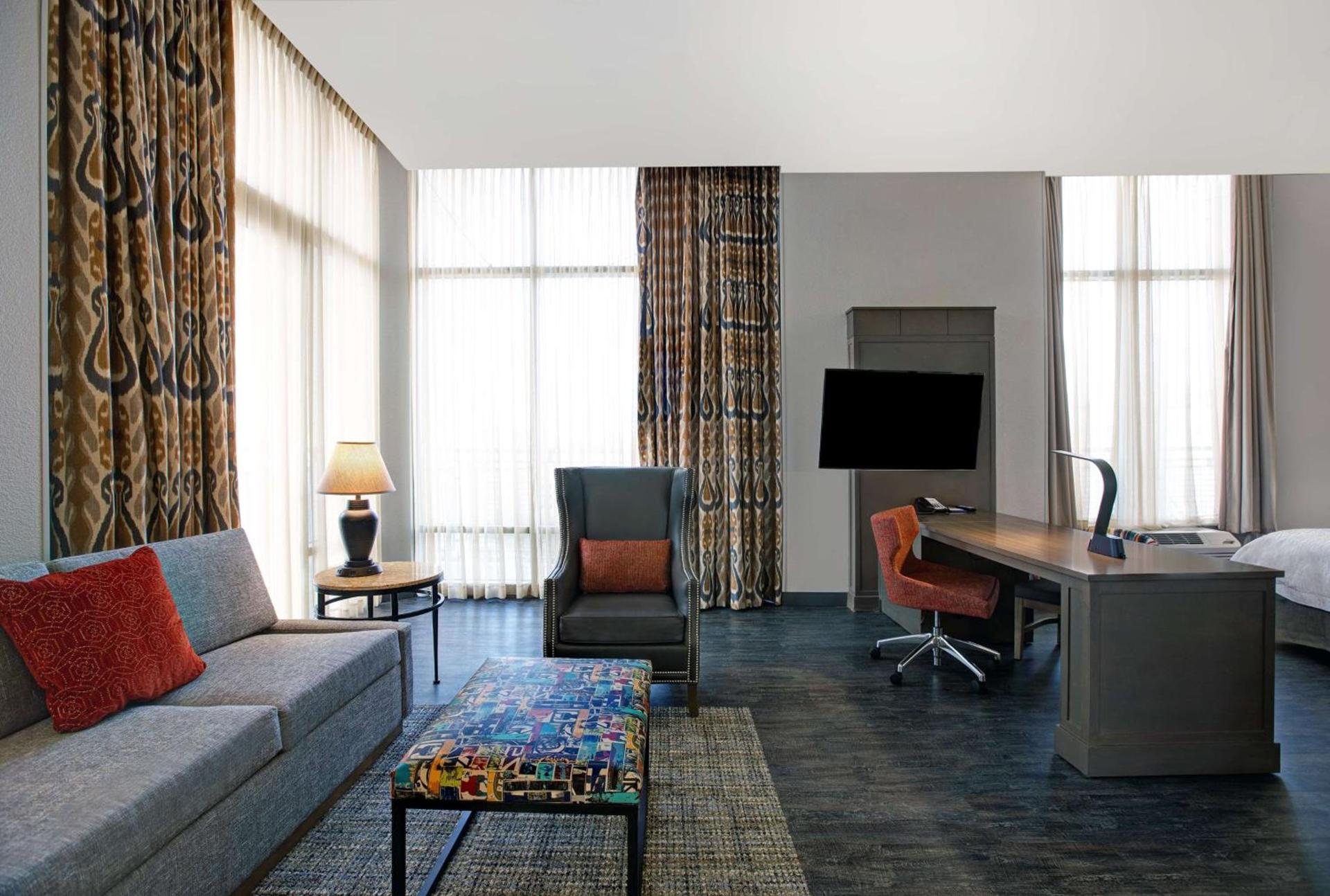 Hampton Inn and Suites Austin University Capitol photo 18