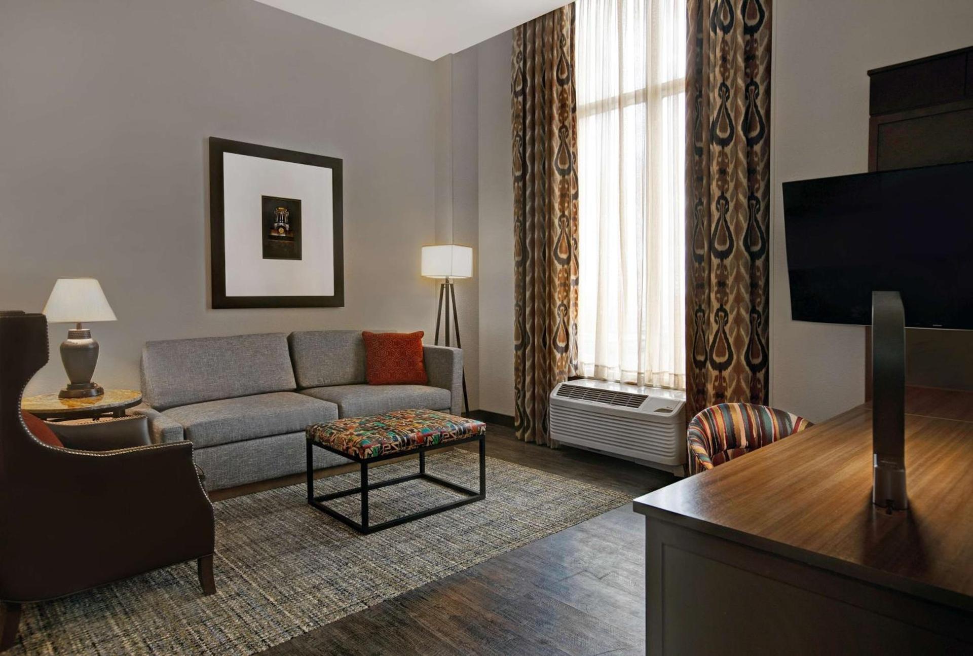 Hampton Inn and Suites Austin University Capitol photo 21