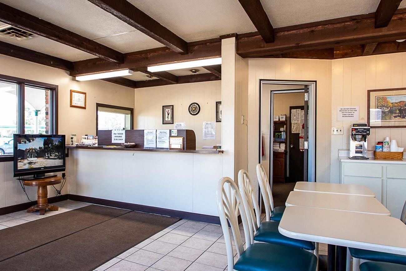 Country Squire inn and suites photo 38