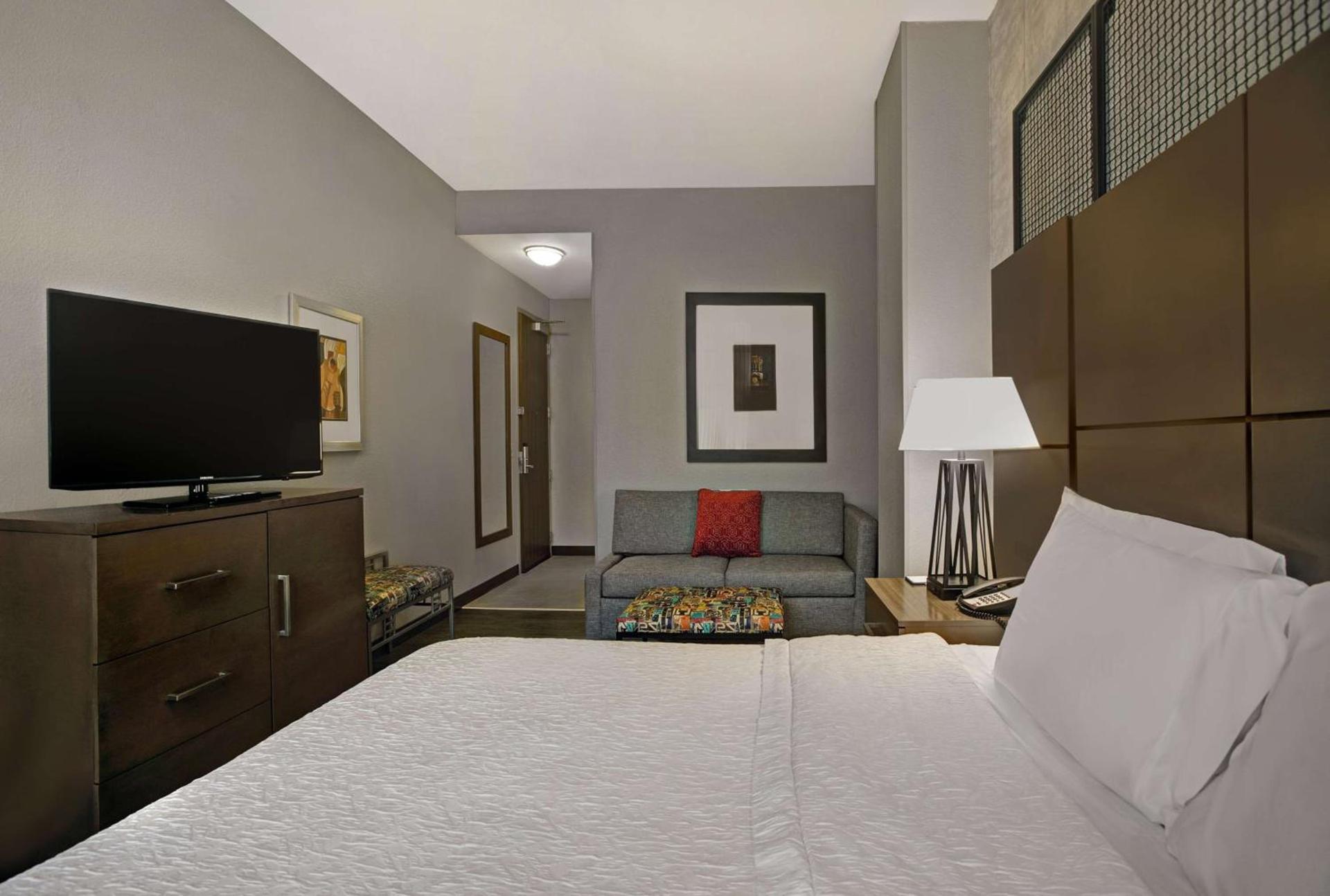 Hampton Inn and Suites Austin University Capitol photo 24