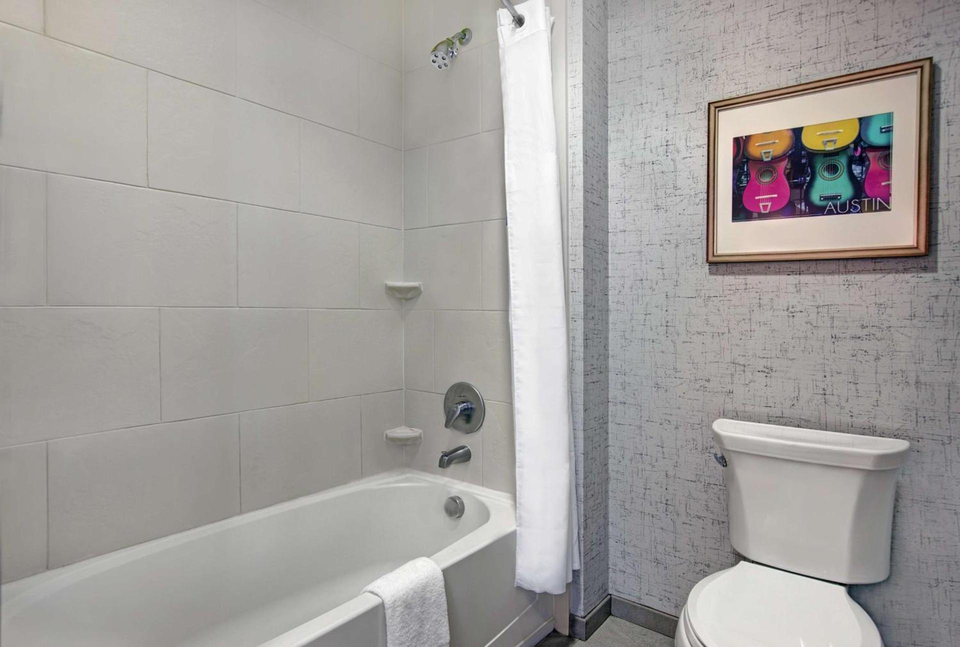 Hampton Inn and Suites Austin University Capitol photo 25