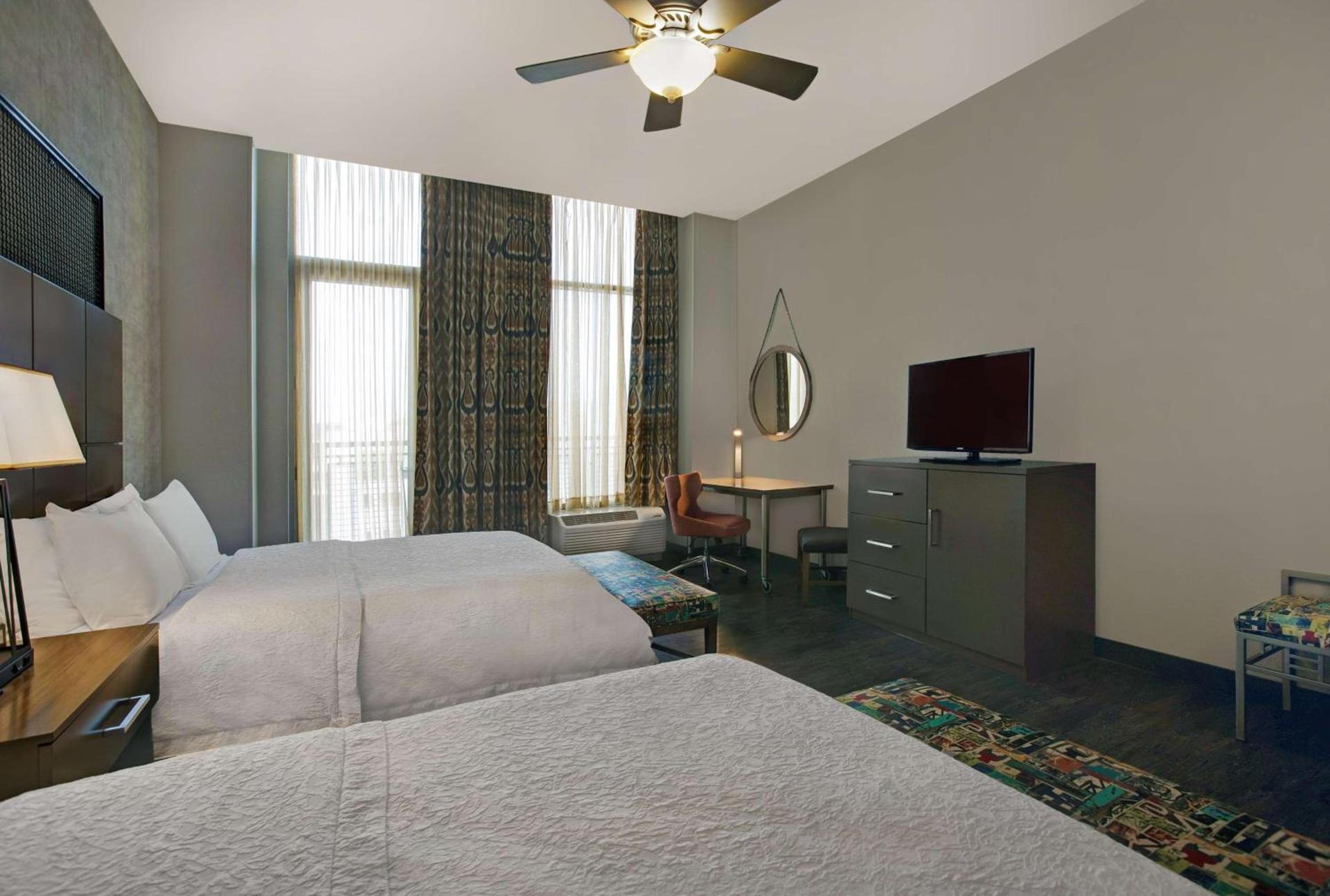 Hampton Inn and Suites Austin University Capitol photo 33