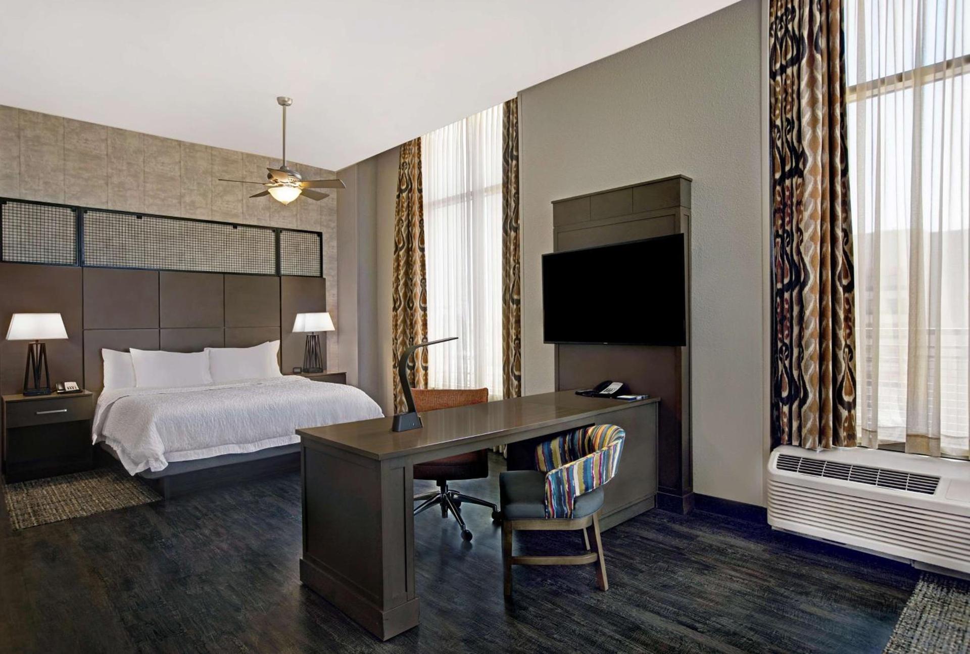 Hampton Inn and Suites Austin University Capitol photo 35