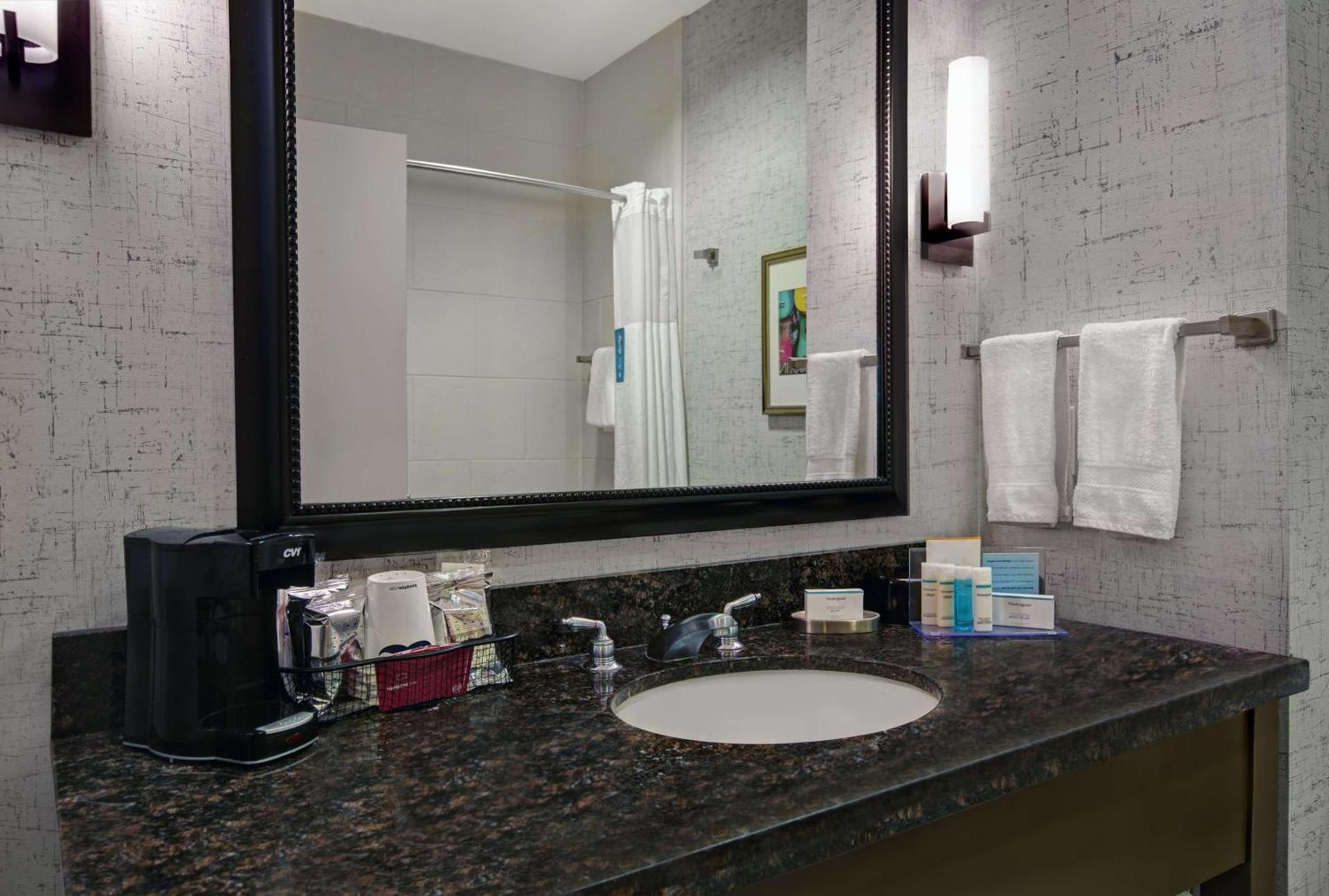 Hampton Inn and Suites Austin University Capitol photo 37