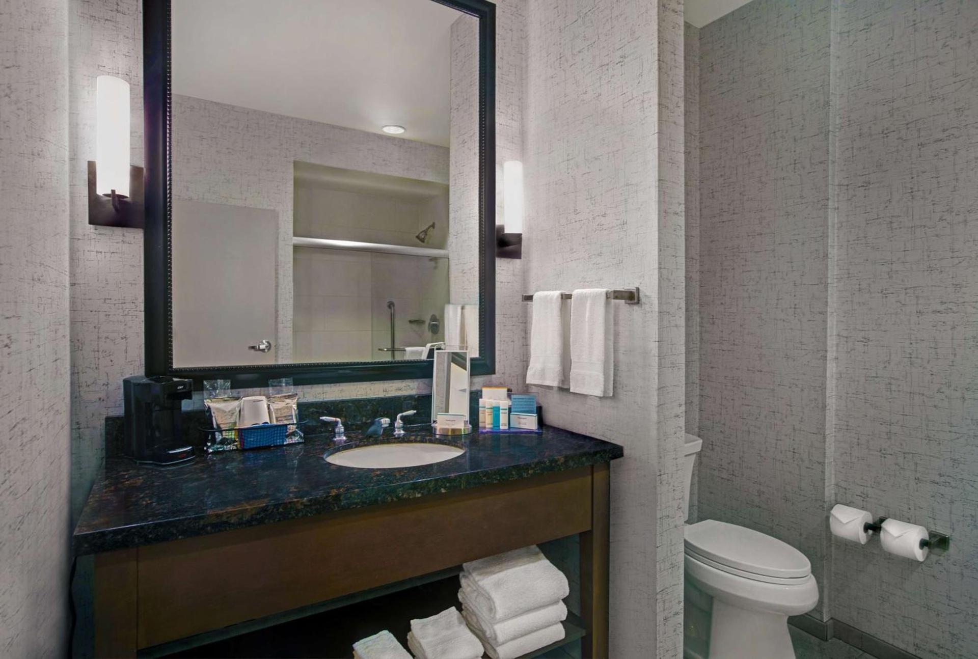 Hampton Inn and Suites Austin University Capitol photo 36