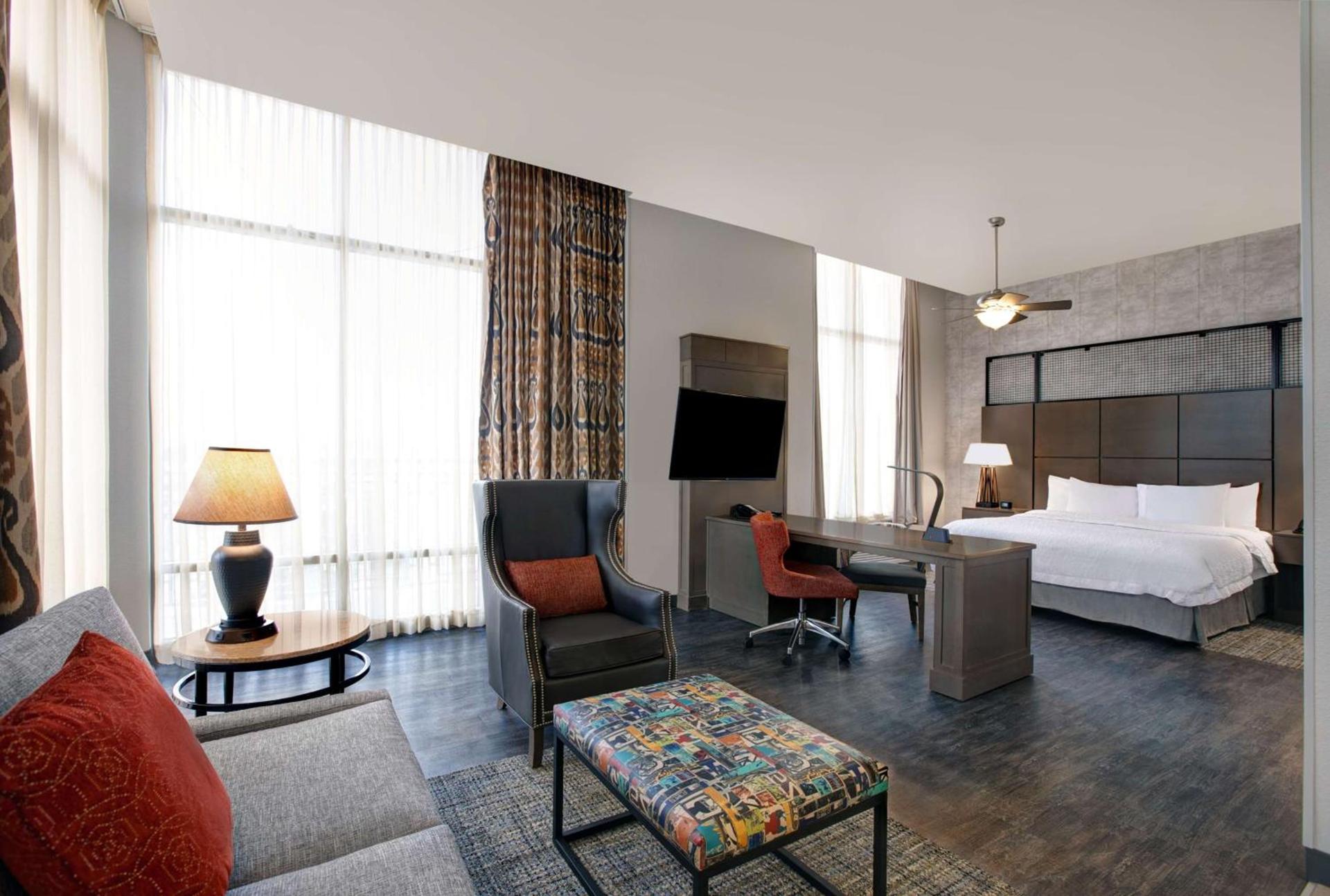 Hampton Inn and Suites Austin University Capitol photo 38