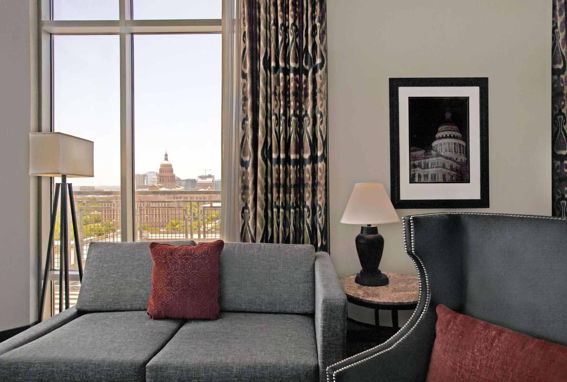 Hampton Inn and Suites Austin University Capitol photo 44