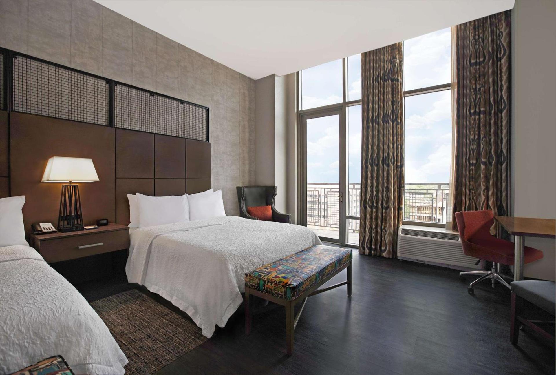 Hampton Inn and Suites Austin University Capitol photo 47