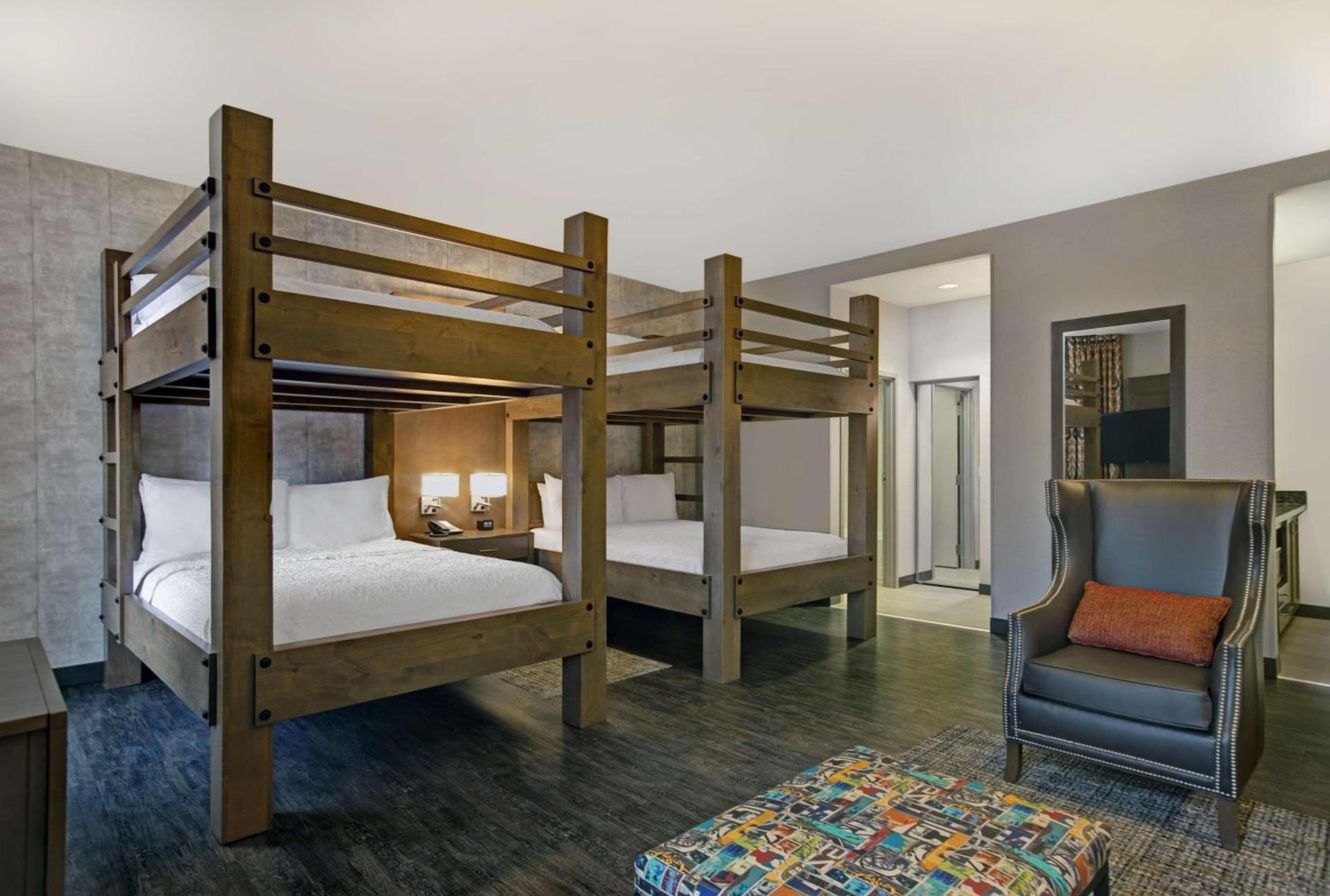 Hampton Inn and Suites Austin University Capitol photo 50