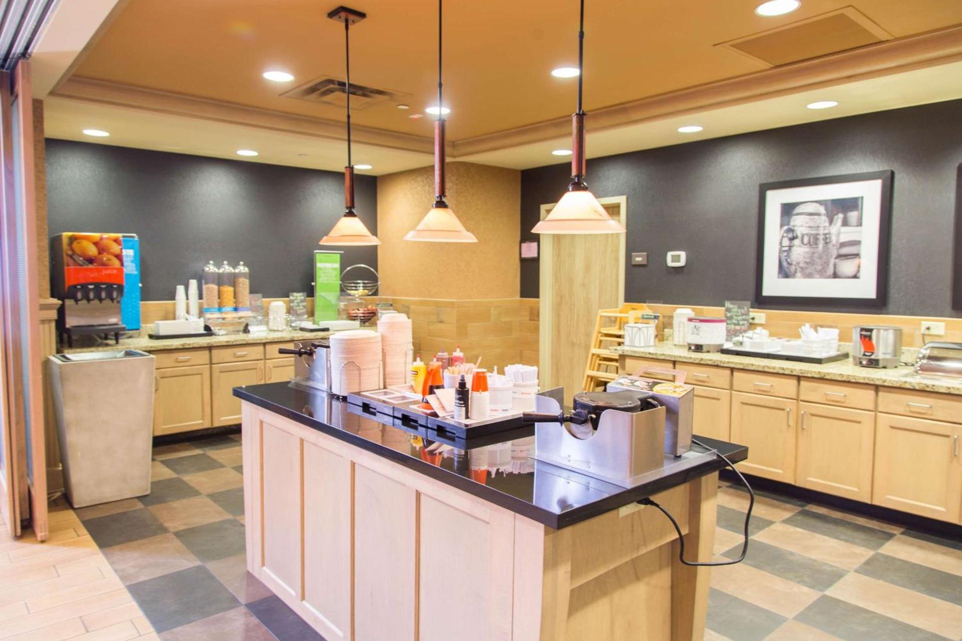 Hampton Inn & Suites by Hilton Dodge City Boot Hill Casino photo 10