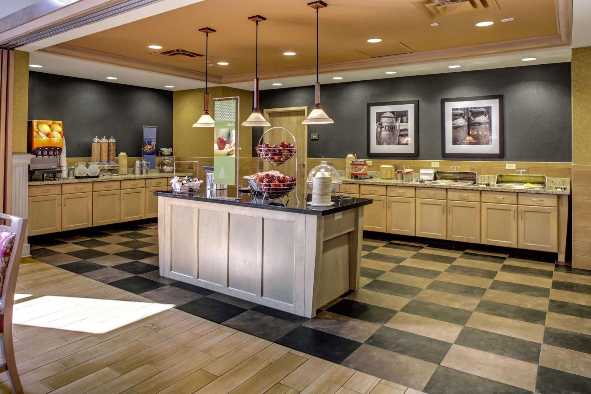 Hampton Inn & Suites by Hilton Dodge City Boot Hill Casino photo 14